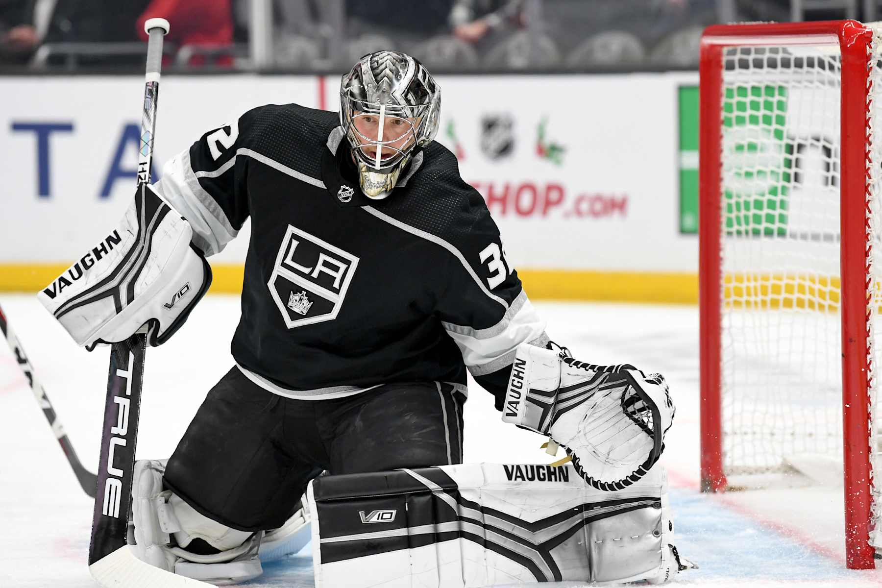LOS ANGELES, CA - DECEMBER 01: Los Angeles Kings Goalie Jonathan Quick (32) watches play during an NHL game between the Arizona Coyotes and the Los Angeles Kings on December 1st, 2022, at the Crypto.com Arena in Los Angeles, CA. (Photo by Rob Curtis/Icon Sportswire via Getty Images)