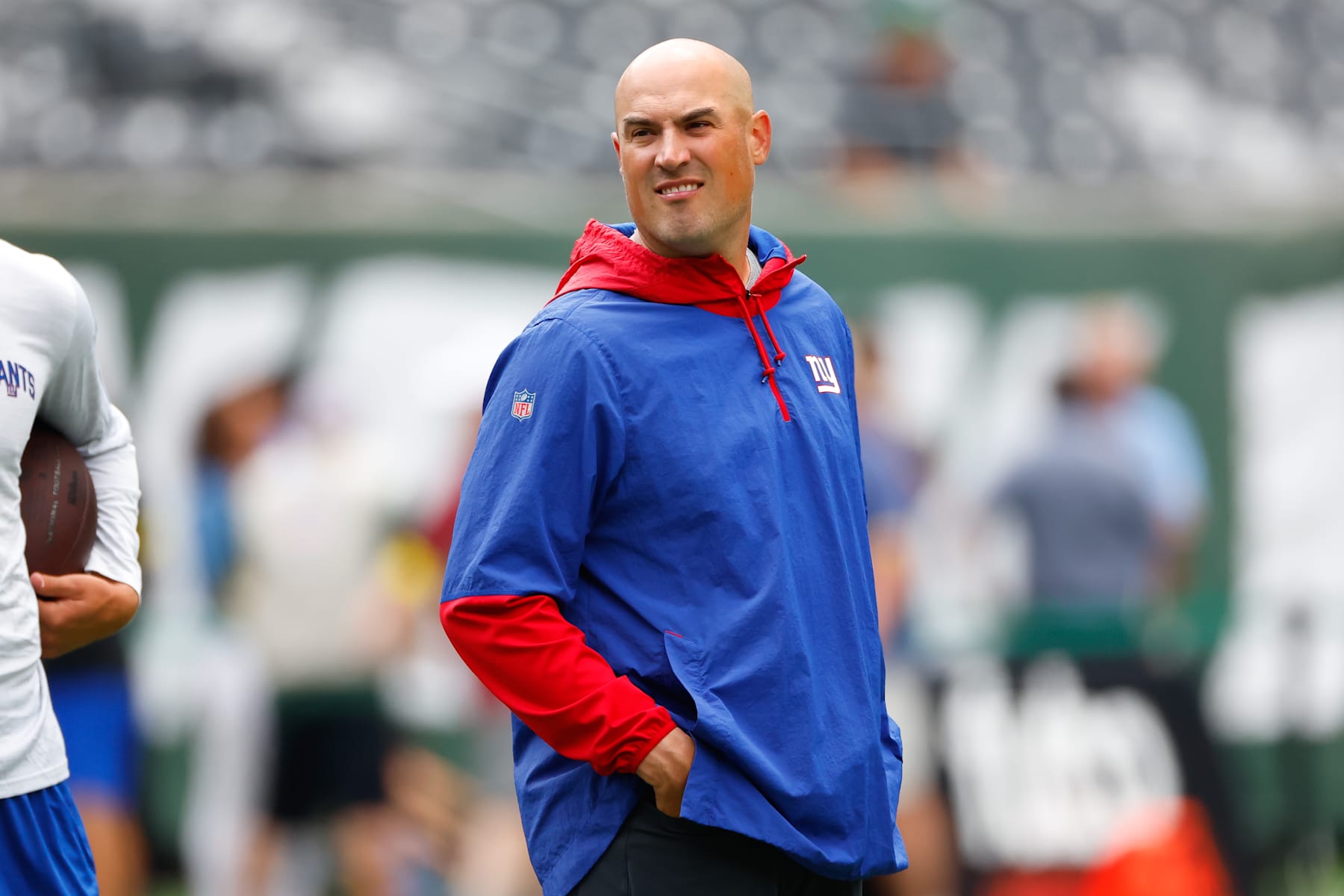 EAST RUTHERFORD, NJ - AUGUST 28: New York Giants offensive coordinator Mike Kafka prior to the National Football League game between the New York Jets and the New York Giants on August 28, 2022 at MetLife Stadium in East Rutherford, New Jersey. (Photo by Rich Graessle/Icon Sportswire via Getty Images)