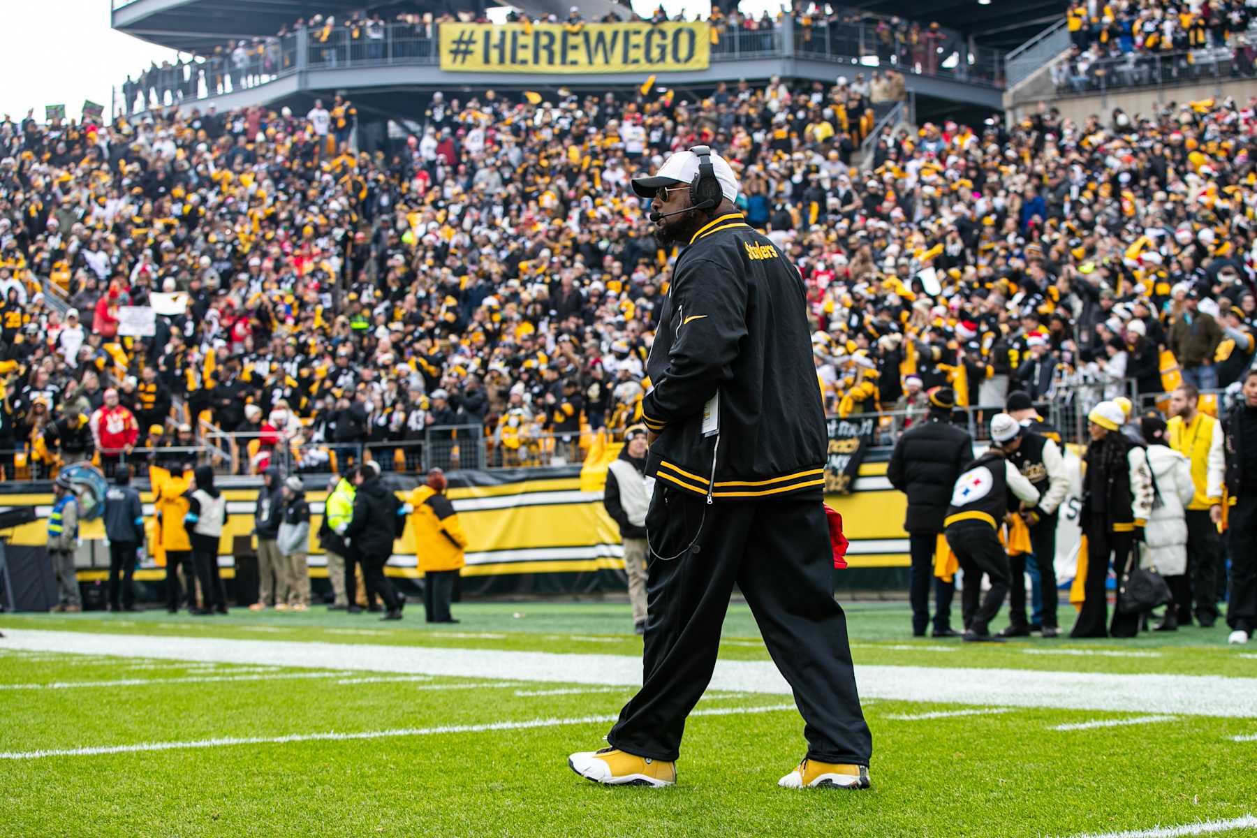PITTSBURGH, PA - DECEMBER 25: Pittsburgh Steelers head coach Mike Tomlin looks on before the regular season NFL football game between the Kansas City Chiefs and Pittsburgh Steelers on December 25, 2024 at Acrisure Stadium in Pittsburgh, PA. (Photo by Mark Alberti/Icon Sportswire via Getty Images)