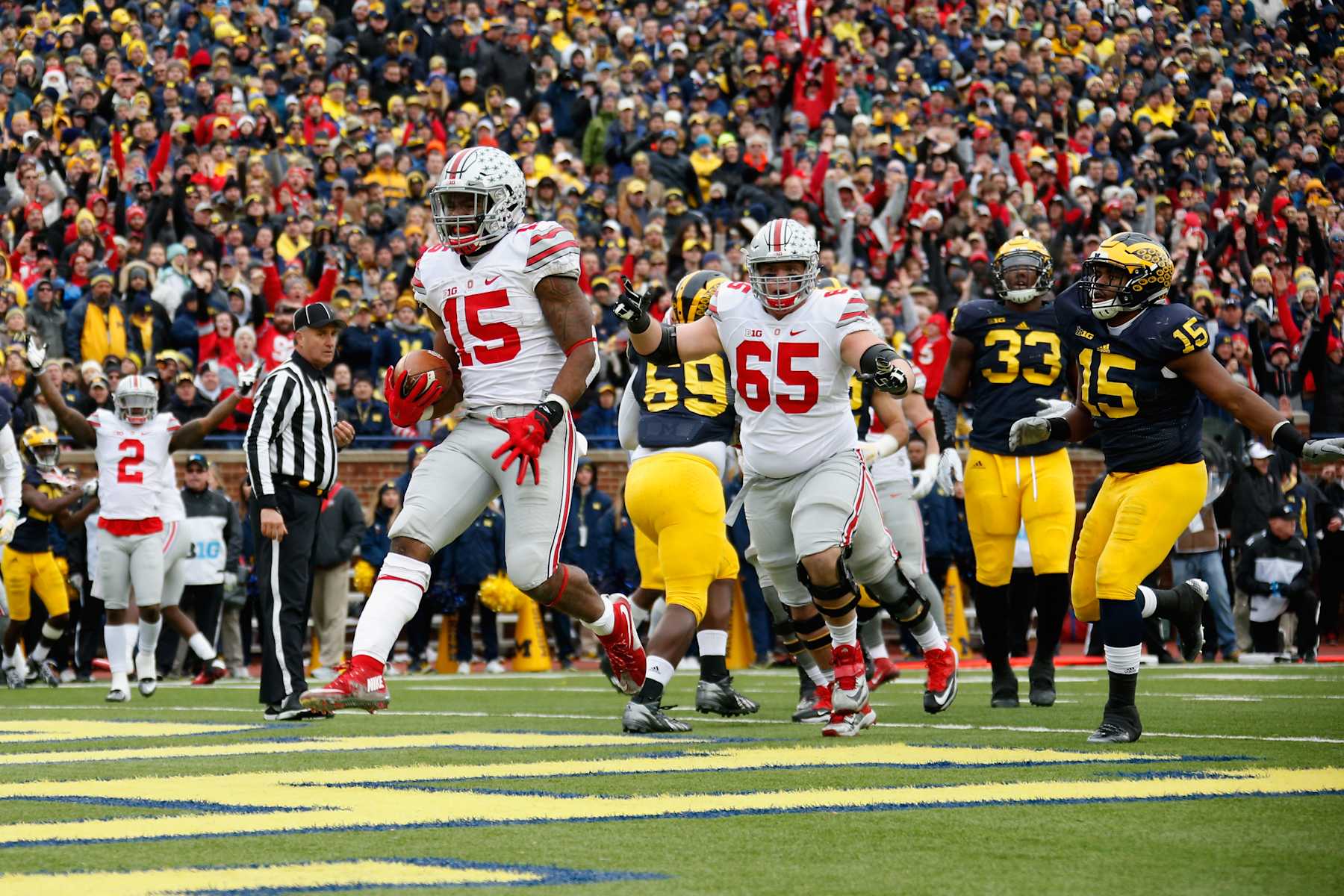 ANN ARBOR, MI - NOVEMBER 28:  Running back Ezekiel Elliott #15 of the Ohio State Buckeyes celebrates after rushing for a second quarter touchdown against the Michigan Wolverines at Michigan Stadium on November 28, 2015 in Ann Arbor, Michigan.  (Photo by Gregory Shamus/Getty Images)