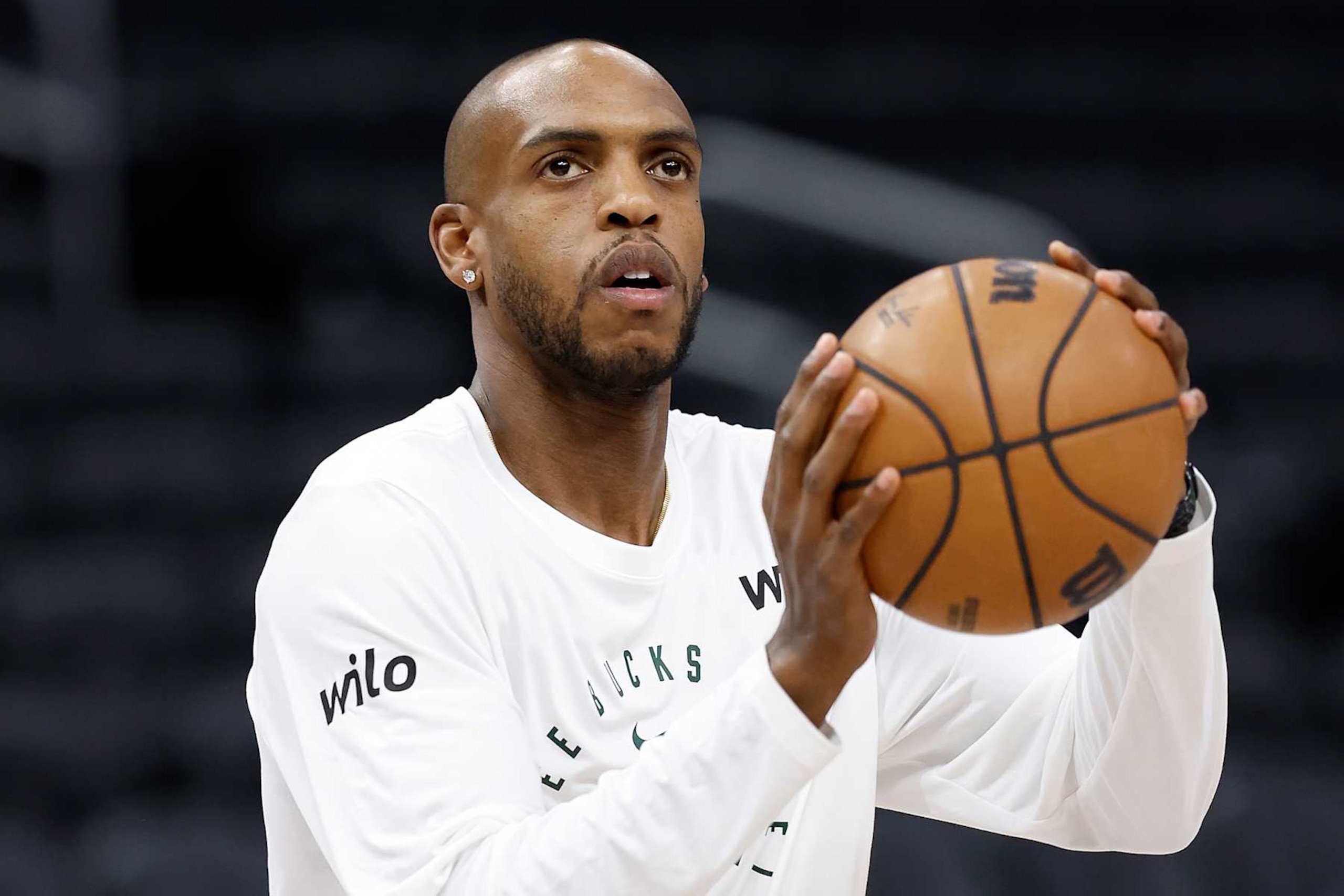 MILWAUKEE, WISCONSIN - JANUARY 04: Khris Middleton #22 of the Milwaukee Bucks works out before the game against the Portland Trail Blazers at Fiserv Forum on January 04, 2025 in Milwaukee, Wisconsin. NOTE TO USER: User expressly acknowledges and agrees that, by downloading and or using this photograph, User is consenting to the terms and conditions of the Getty Images License Agreement. (Photo by John Fisher/Getty Images) MILWAUKEE, WISCONSIN - JANUARY 04: Khris Middleton #22 of the Milwaukee Bucks works out before the game against the Portland Trail Blazers at Fiserv Forum on January 04, 2025 in Milwaukee, Wisconsin. NOTE TO USER: User expressly acknowledges and agrees that, by downloading and or using this photograph, User is consenting to the terms and conditions of the Getty Images License Agreement. (Photo by John Fisher/Getty Images)