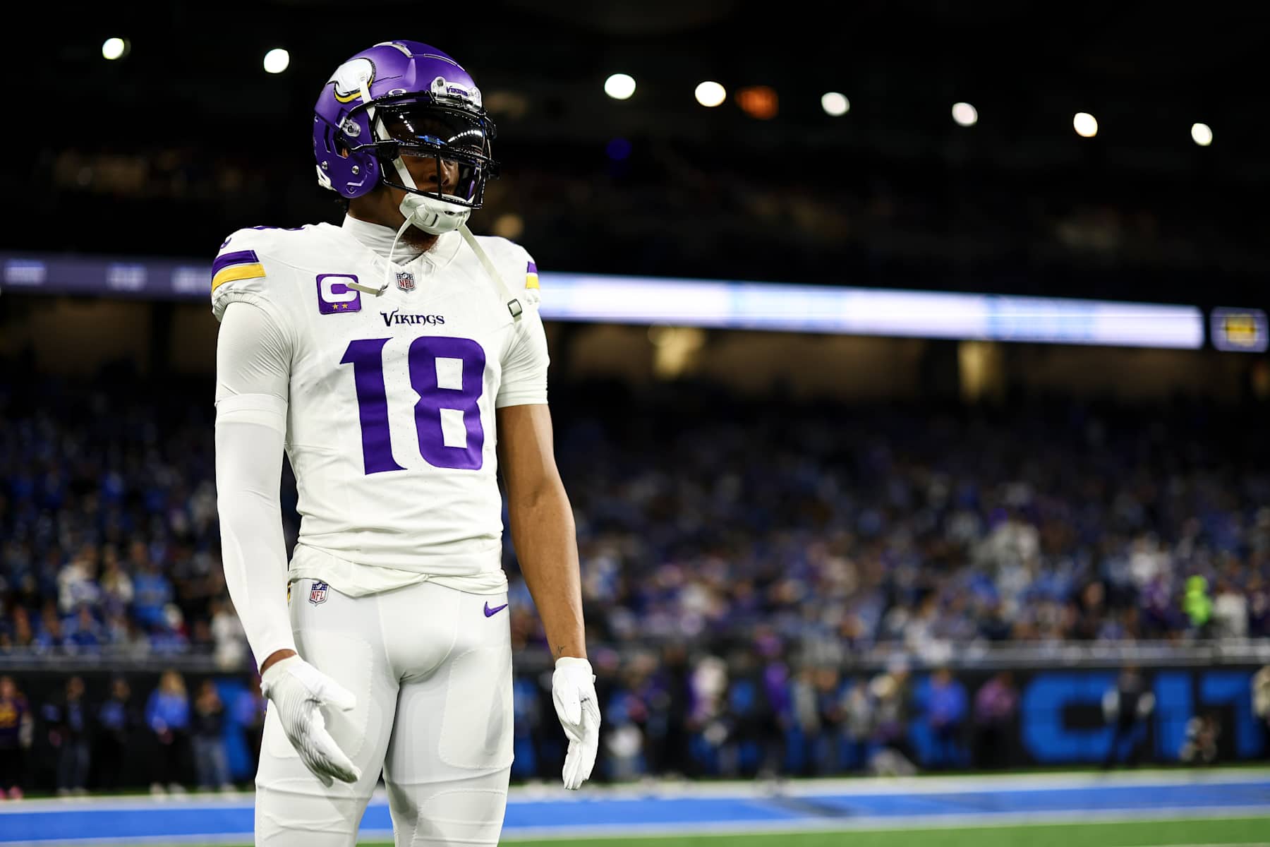 DETROIT, MICHIGAN - JANUARY 5: Justin Jefferson #18 of the Minnesota Vikings warms up prior to an NFL football game against the Detroit Lions at Ford Field on January 5, 2025 in Detroit, Michigan. (Photo by Kevin Sabitus/Getty Images)