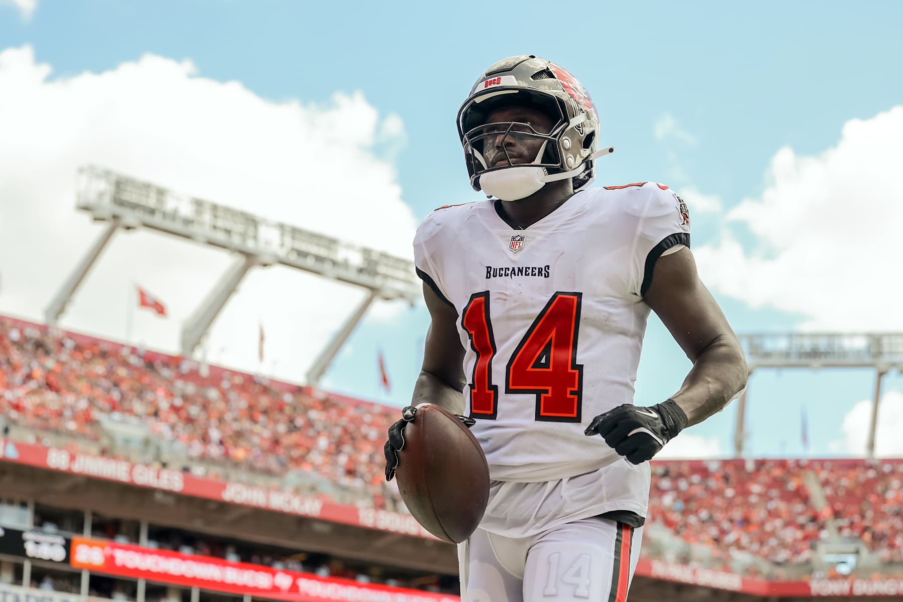 TAMPA, FLORIDA - SEPTEMBER 22: Chris Godwin #14 of the Tampa Bay Buccaneers celebrates a touchdown against the Denver Broncos at Raymond James Stadium on September 22, 2024 in Tampa, Florida. (Photo by Mike Carlson/Getty Images)