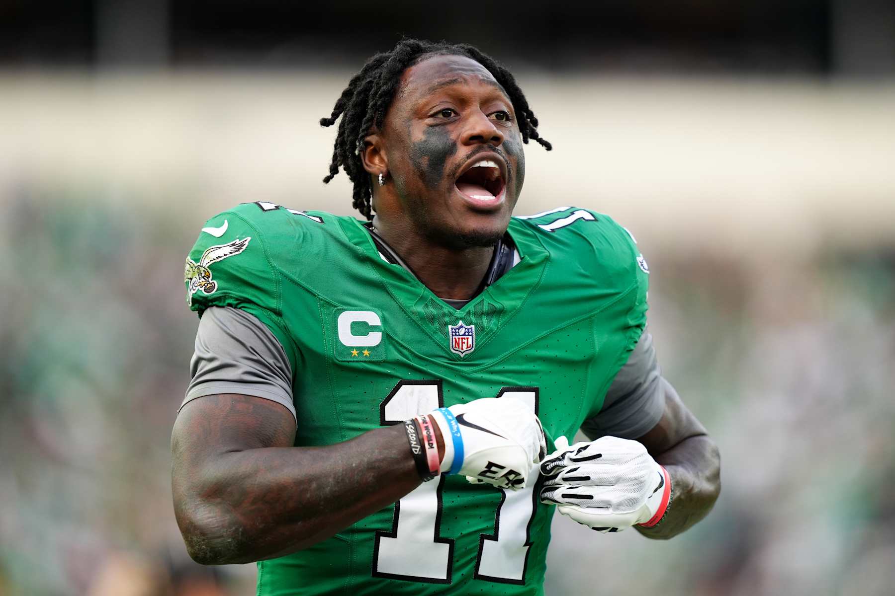 Eagles' A.J. Brown Seen Reading Book in Viral Video During Playoff Game(02)