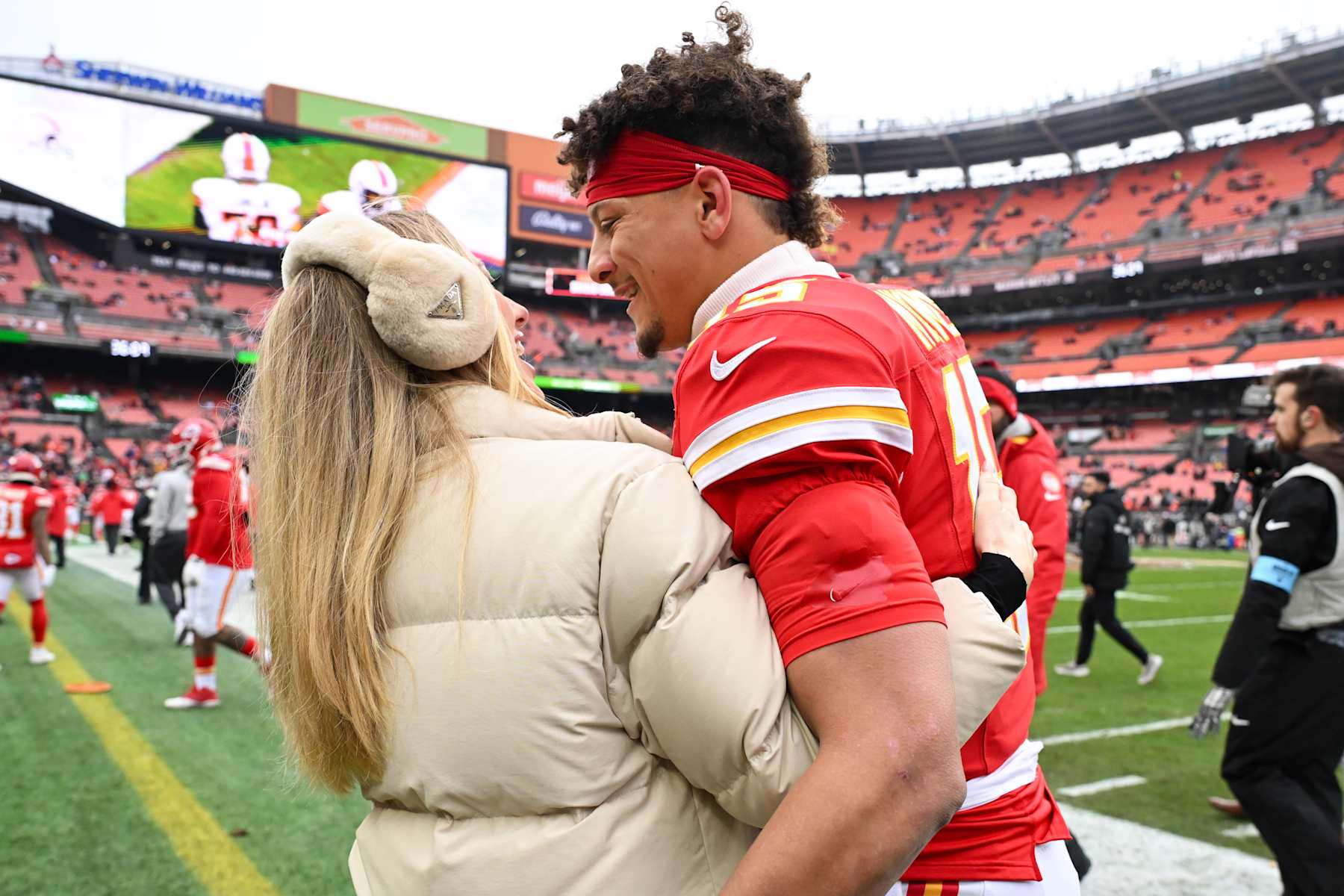 CLEVELAND, OHIO - DECEMBER 15: Patrick Mahomes #15 of the Kansas City Chiefs kisses wife Brittany Mahomes prior to a game against the Cleveland Browns at Huntington Bank Field on December 15, 2024 in Cleveland, Ohio. (Photo by Nick Cammett/Diamond Images via Getty Images)
