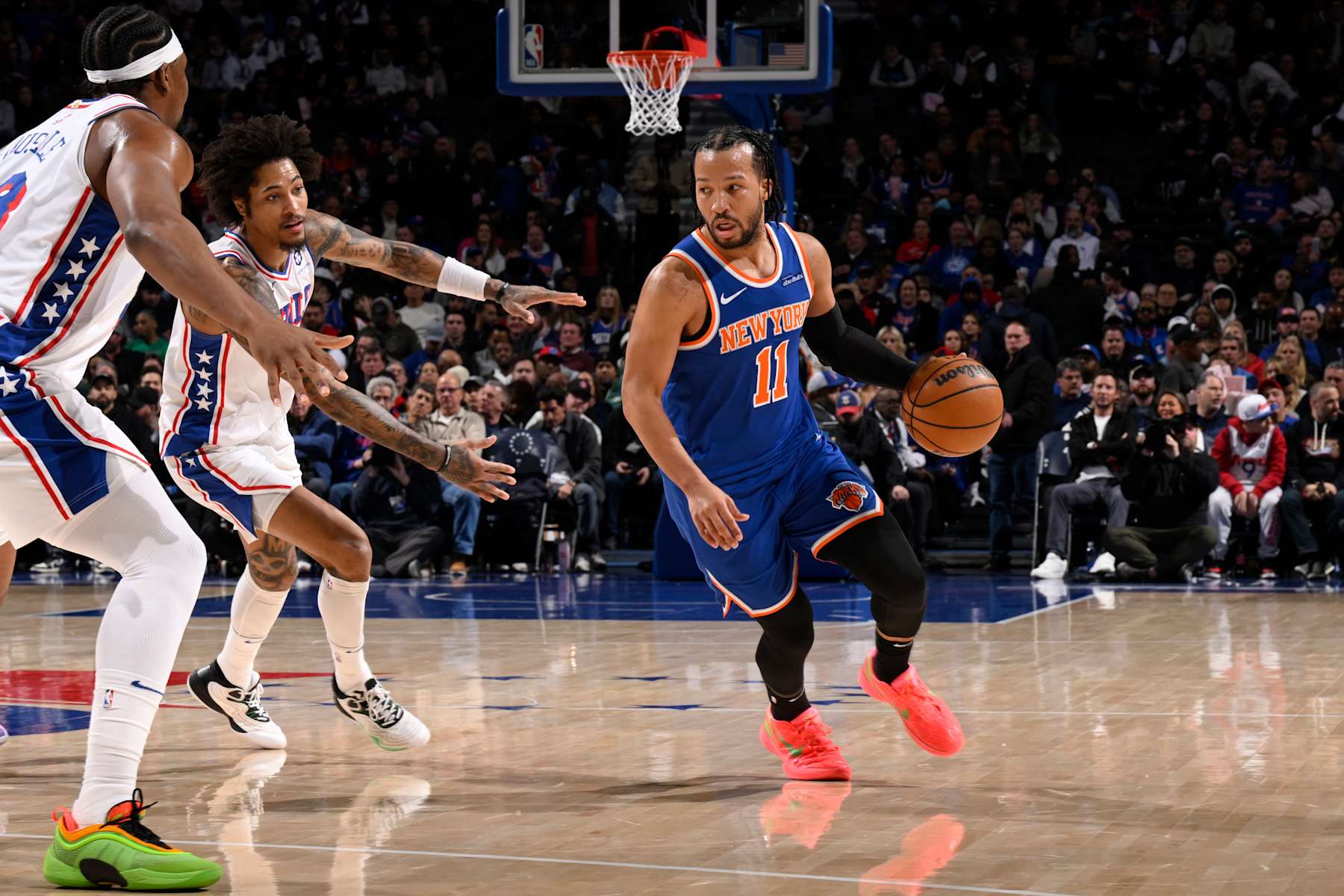 PHILADELPHIA, PA - JANUARY 15: Jalen Brunson #11 of the New York Knicks drives to the basket during the game against the Philadelphia 76ers on January 15, 2025 at the Wells Fargo Center in Philadelphia, Pennsylvania NOTE TO USER: User expressly acknowledges and agrees that, by downloading and/or using this Photograph, user is consenting to the terms and conditions of the Getty Images License Agreement. Mandatory Copyright Notice: Copyright 2025 NBAE (Photo by David Dow/NBAE via Getty Images)