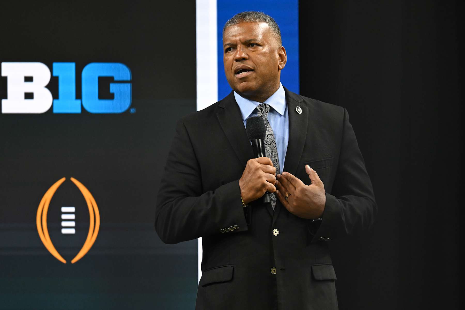 INDIANAPOLIS, IN - JULY 24: College Football Playoff (CFP) Executive Director Rich Clark speaks during the 2024 Big Ten Media Days on July 24, 2024 at Lucas Oil Stadium in Indianapolis, IN. (Photo by James Black/Icon Sportswire via Getty Images)
