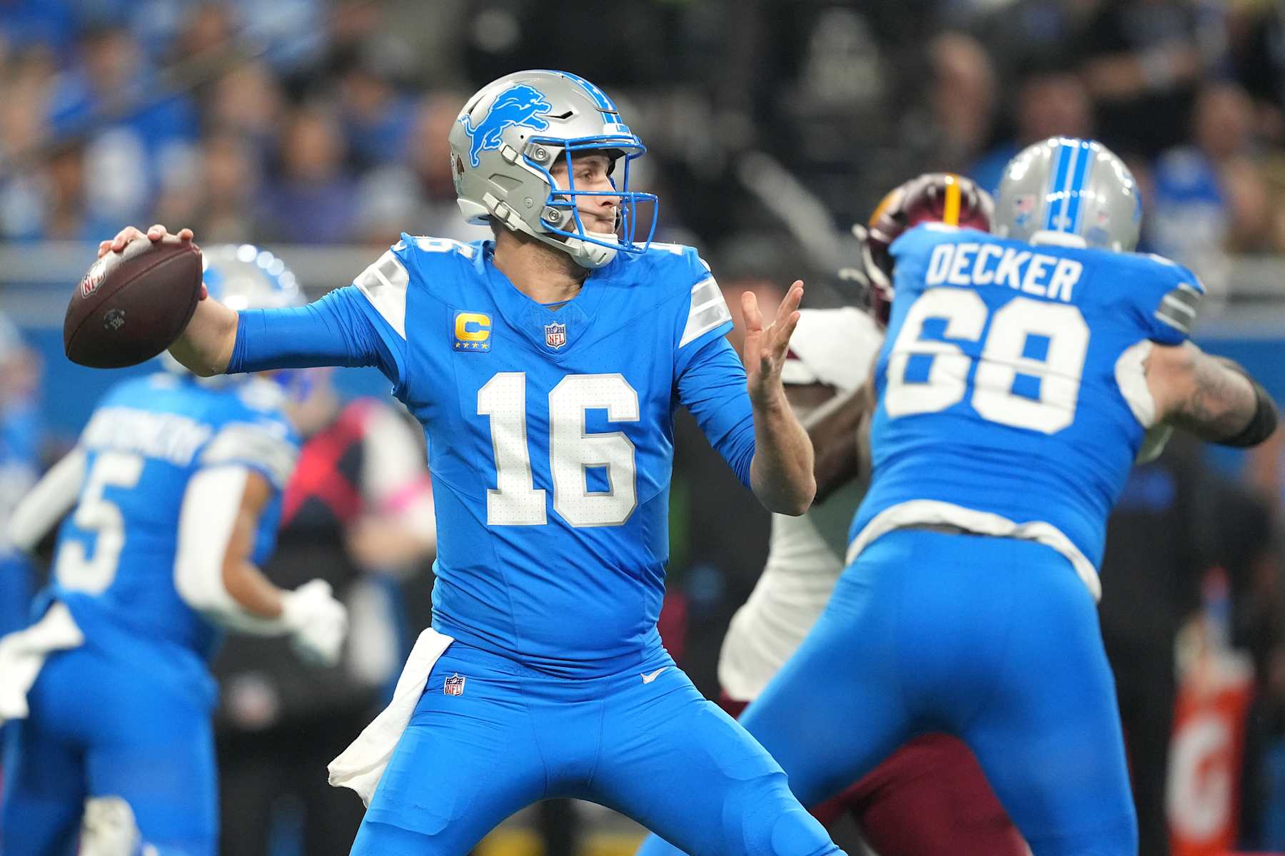 DETROIT, MICHIGAN - JANUARY 18: Jared Goff #16 of the Detroit Lions throws the ball during the second quarter against the Washington Commanders in the NFC Divisional Playoff at Ford Field on January 18, 2025 in Detroit, Michigan.  (Photo by Nic Antaya/Getty Images)