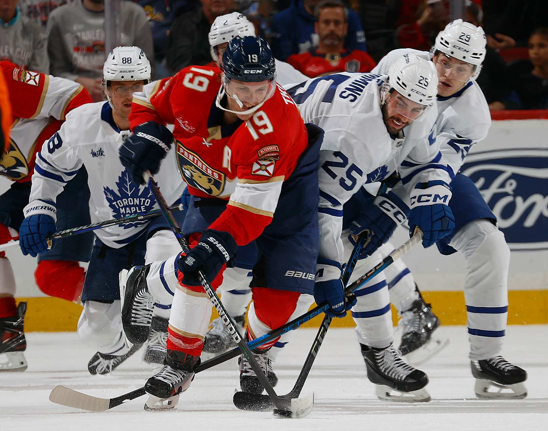 The Florida Panthers and Toronto Maple Leafs in action on Nov. 27, 2024.