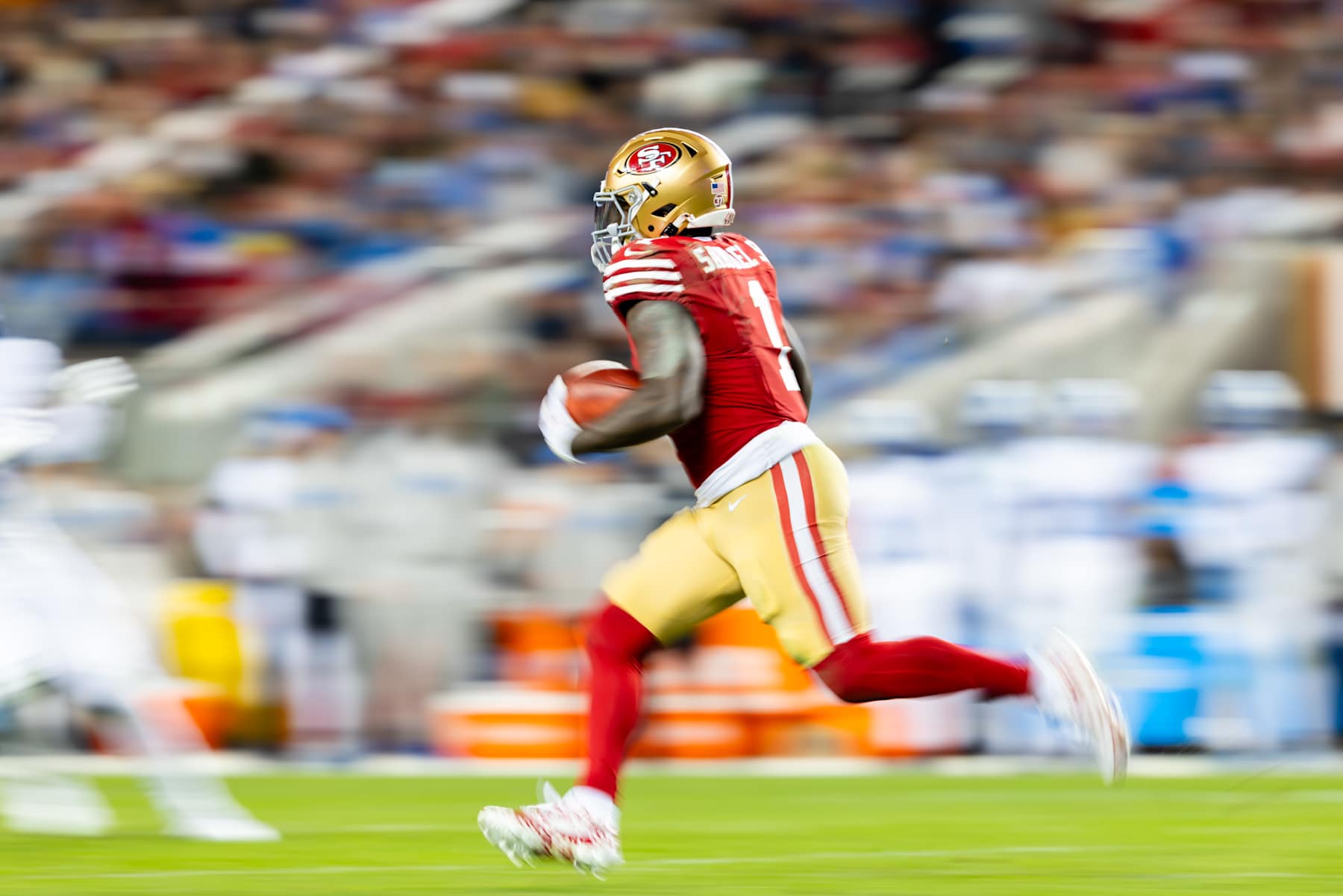 SANTA CLARA, CA - DECEMBER 30: San Francisco 49ers wide receiver Deebo Samuel Sr. (1) runs with the ball during a NFL game against the Detriot Lions on December 30, 2024 at Levi's Stadium in Santa Clara, CA. (Photo by Matthew Huang/Icon Sportswire via Getty Images)