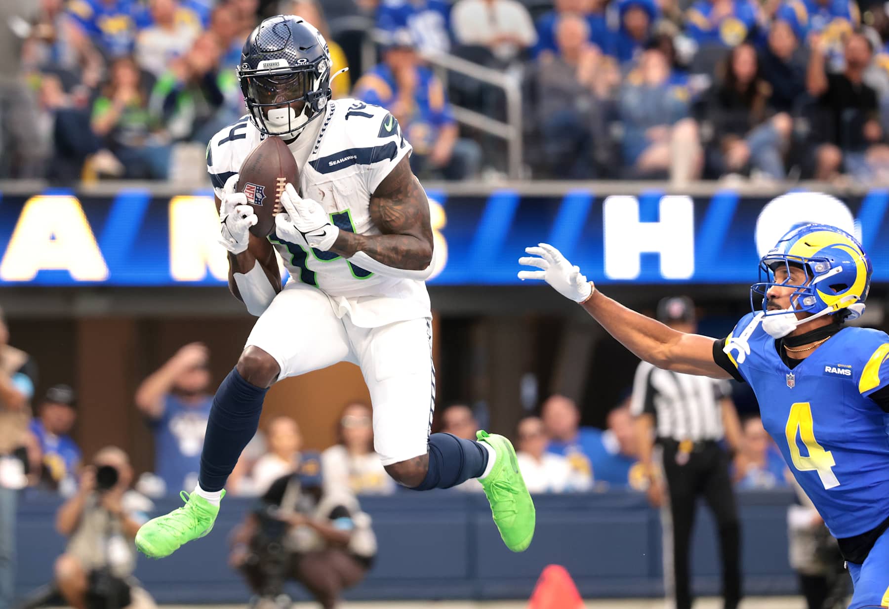 Inglewood, California January 5, 2025-Seahawks receiver DK Metcalf catches a 20-yard touchdown pass in front of Rams cornerback Ahkello Witherspoon in the second quarter at SoFi Stadium Sunday. (Wally Skalij/Los Angeles Times via Getty Images)