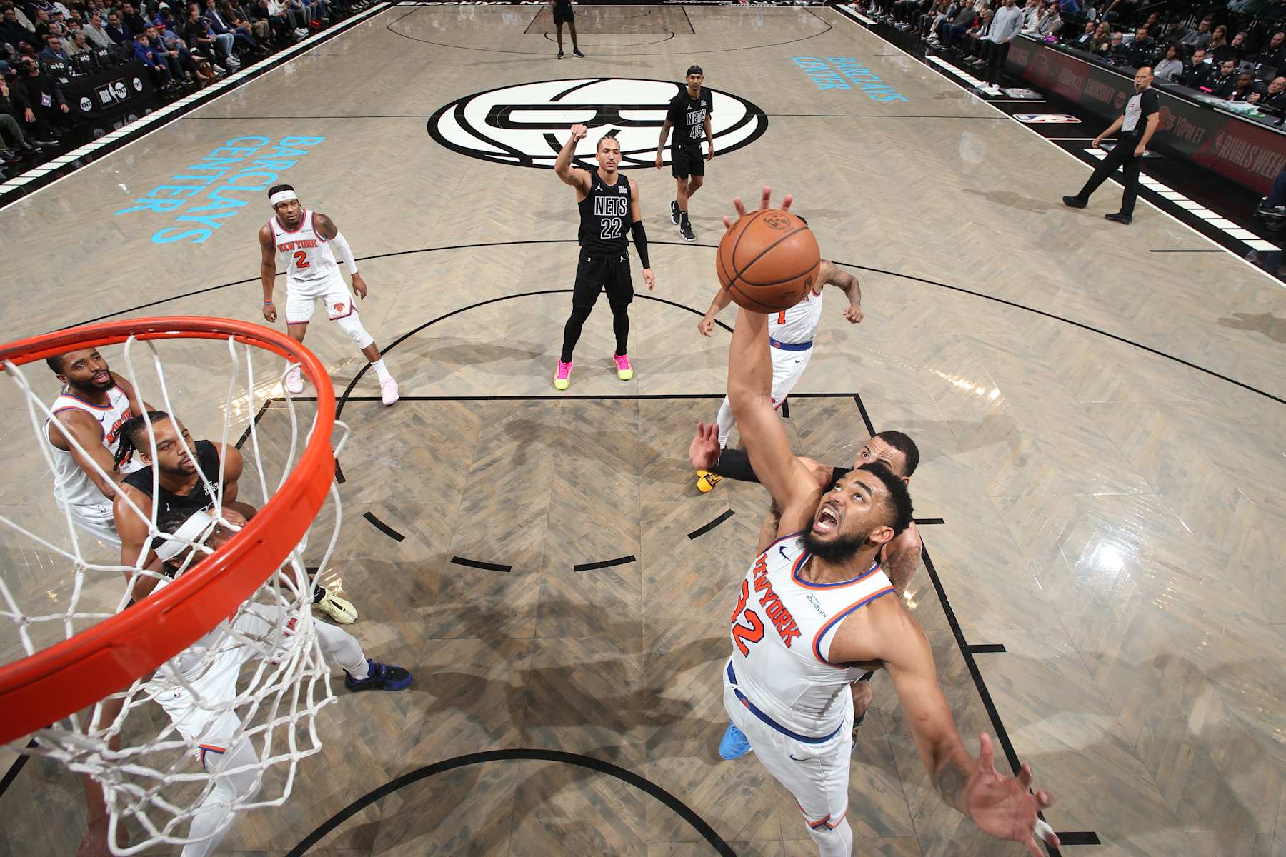 BROOKLYN, NY - JANUARY 21: Karl-Anthony Towns #32 of the New York Knicks goes up for the rebound during the game against the Brooklyn Nets on January 21, 2025 at Barclays Center in Brooklyn, New York. NOTE TO USER: User expressly acknowledges and agrees that, by downloading and or using this Photograph, user is consenting to the terms and conditions of the Getty Images License Agreement. Mandatory Copyright Notice: Copyright 2025 NBAE (Photo by Nathaniel S. Butler/NBAE via Getty Images)