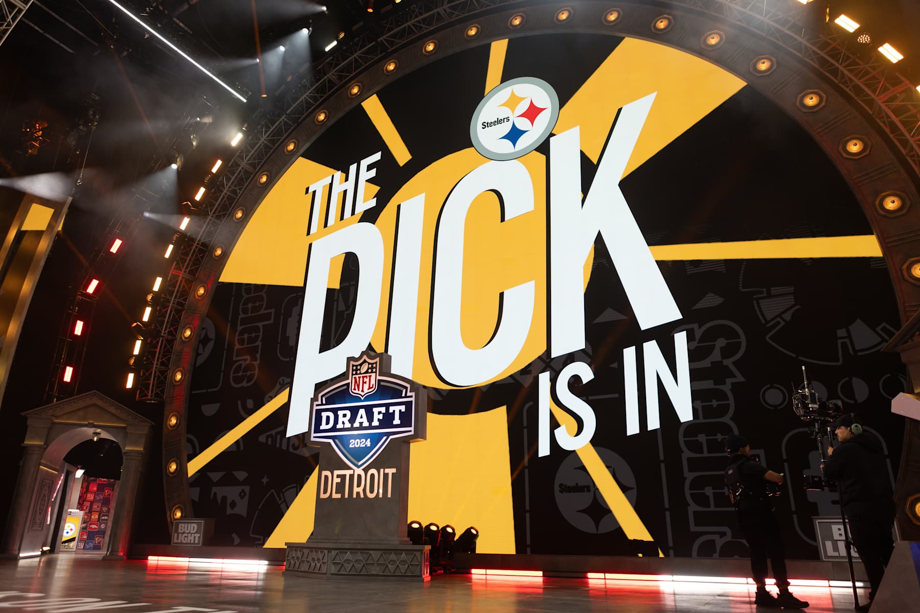 DETROIT, MI - APRIL 25: The Pittsburgh Steelers get the 20th overall pick in during Day 1 of the NFL Draft on April 25, 2024 at Campus Martius Park and Hart Plaza in Detroit, MI. (Photo by John Smolek/Icon Sportswire via Getty Images)