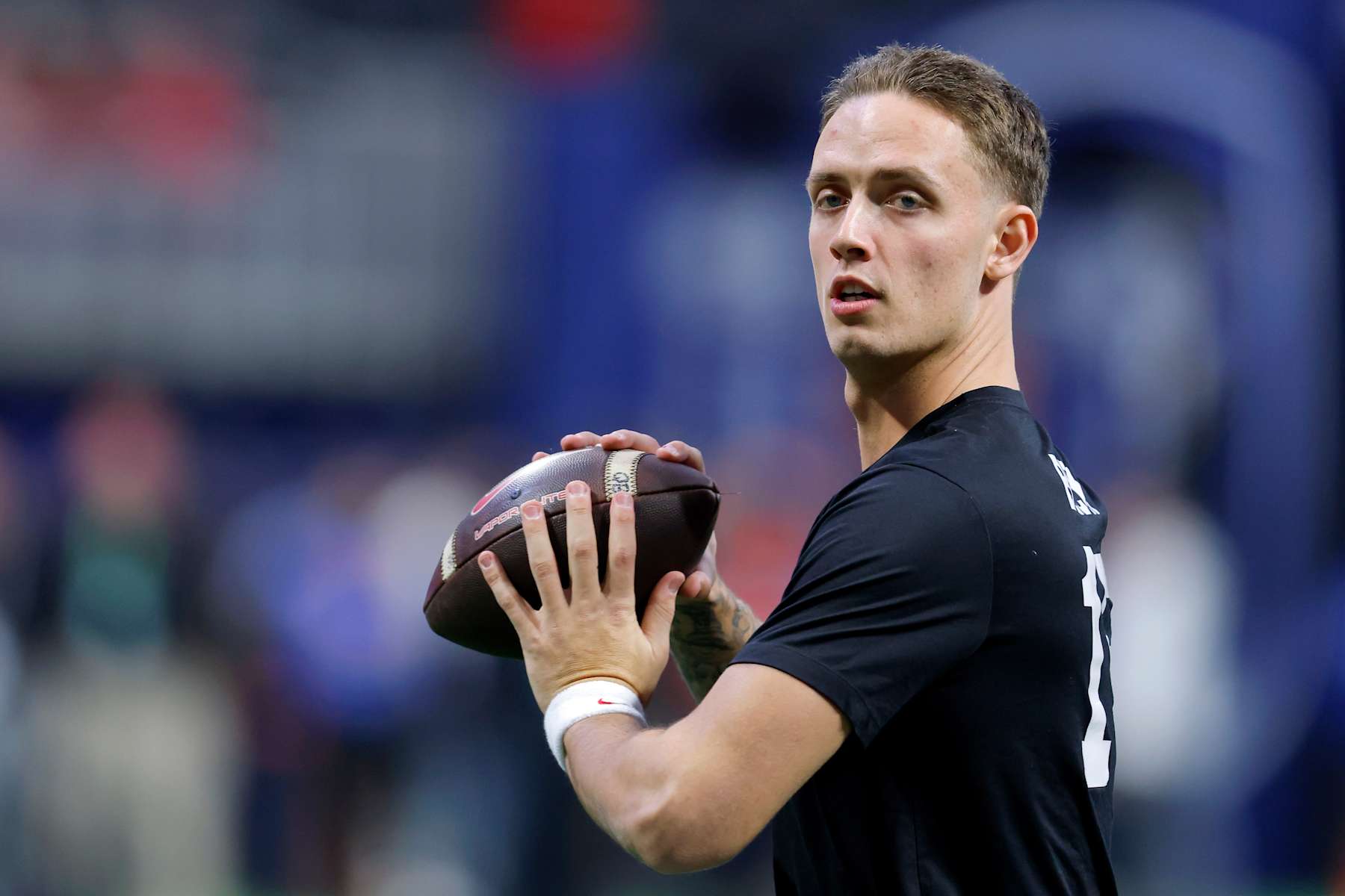ATLANTA, GEORGIA - DECEMBER 07: Carson Beck #15 of the Georgia Bulldogs warms up prior to the 2024 SEC Championship against the Texas Longhorns at Mercedes-Benz Stadium on December 07, 2024 in Atlanta, Georgia. (Photo by Todd Kirkland/Getty Images)