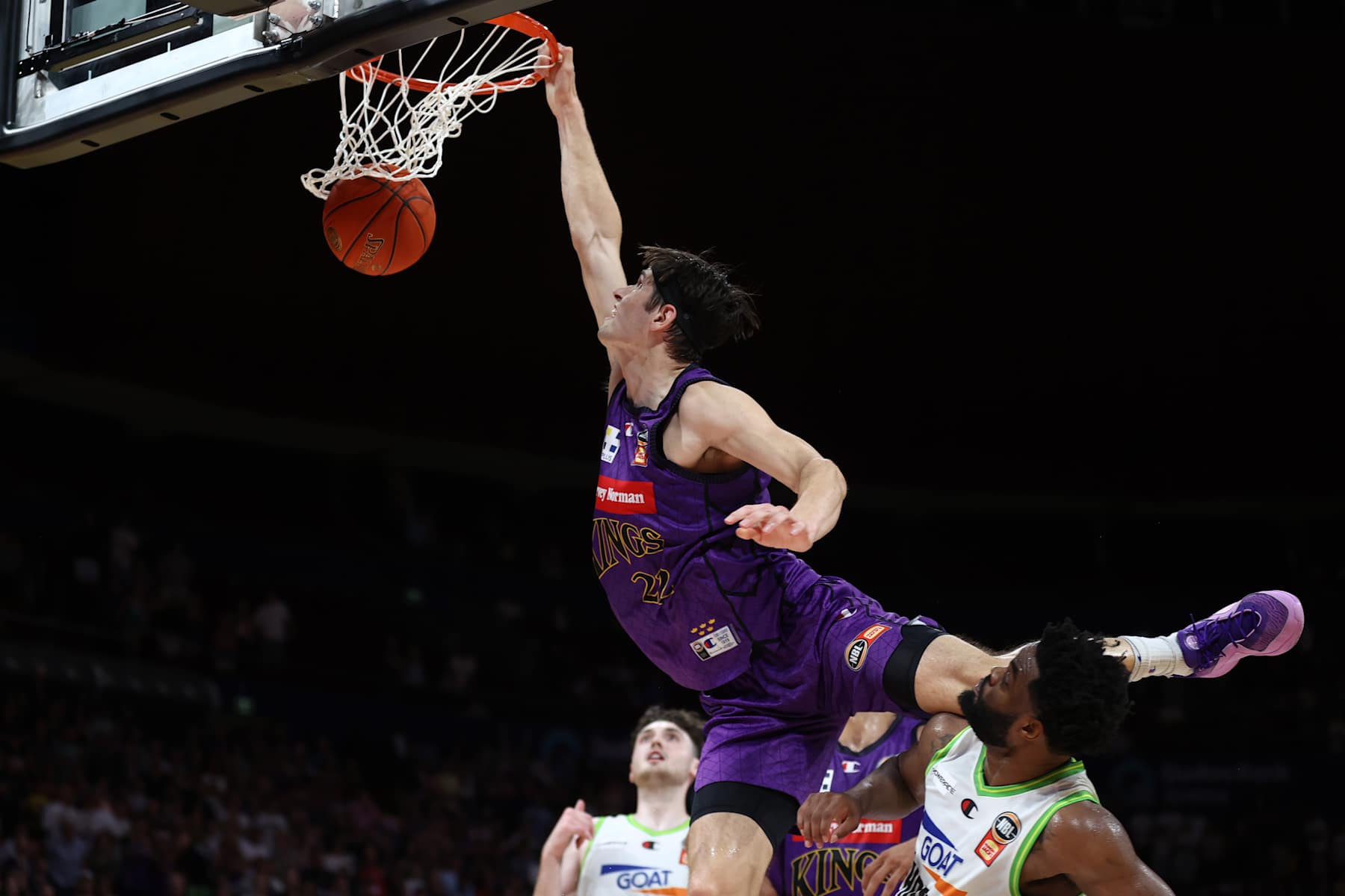 SYDNEY, AUSTRALIA - JANUARY 02: Alex Toohey of the Kings dunks during the round 15 NBL match between Sydney Kings and South East Melbourne Phoenix at Qudos Bank Arena on January 02, 2025 in Sydney, Australia. (Photo by Jason McCawley/Getty Images)
