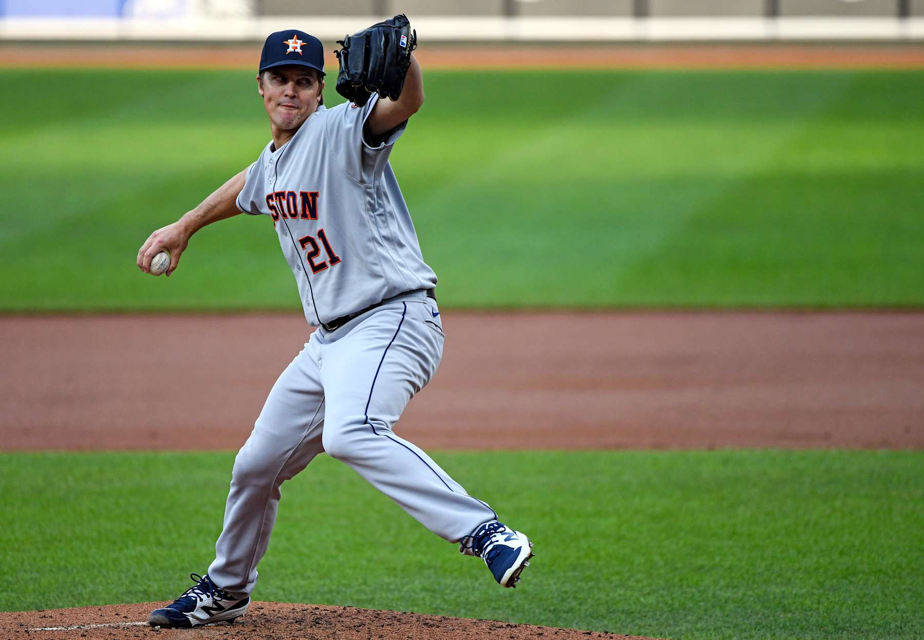 BALTIMORE, MD - JUNE 22 Houston Astros starting pitcher Zack Greinke (21) pitches during the Houston Astros game versus the Baltimore Orioles on June 22, 2021 at Orioles Park at Camden Yards, in Baltimore, MD. (Photo by Mark Goldman/Icon Sportswire via Getty Images)