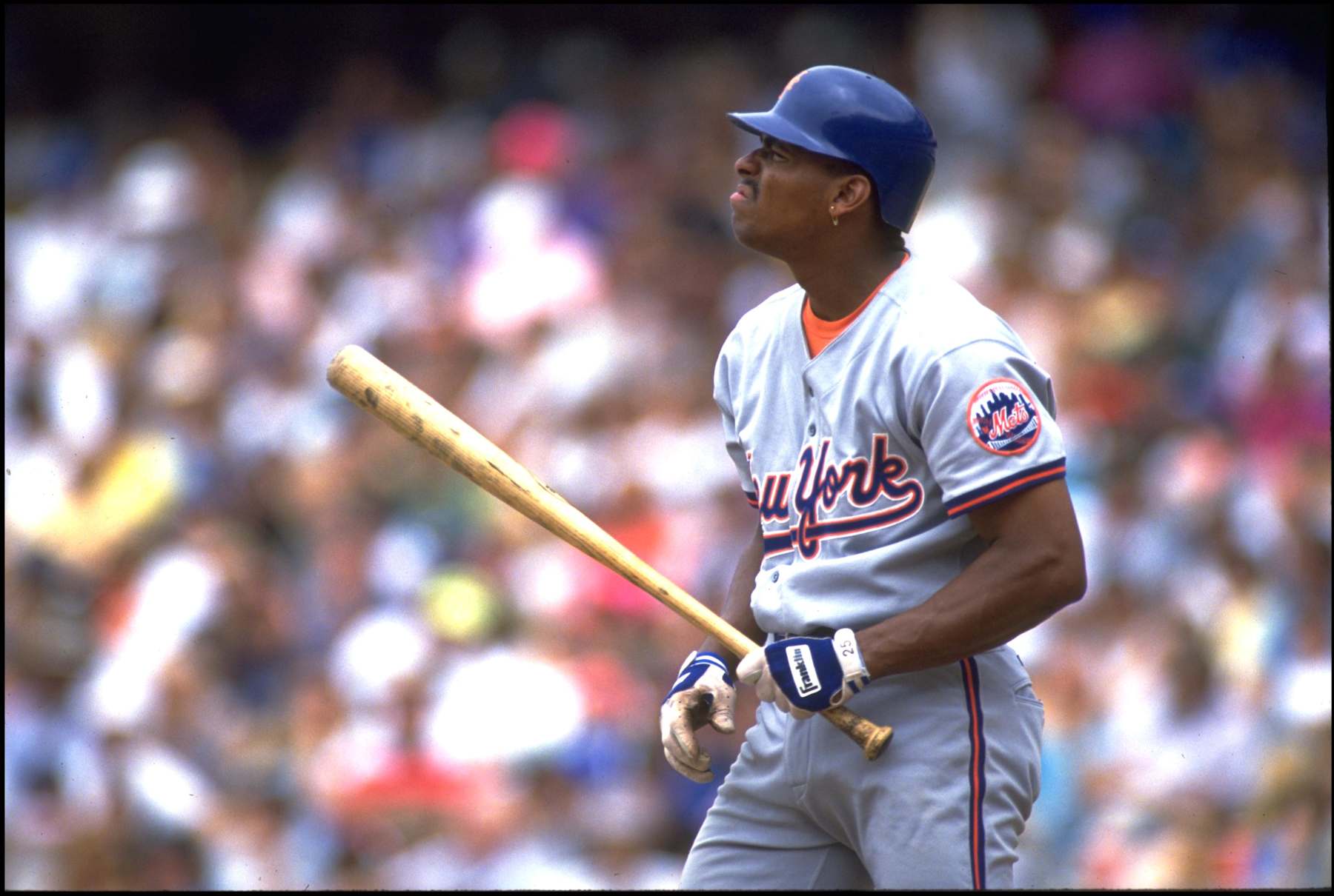 25 JUL 1993: NEW YORK METS THIRD BASEMAN BOBBY BONILLA WATCHES A PREVIOUS HIT DURING THE METS VERSUS LOS ANGELES DODGERS GAME AT DODGER STADIUM IN LOS ANGELES, CALIFORNIA. MANDATORY CREDIT: STEPHEN DUNN/ALLSPORT