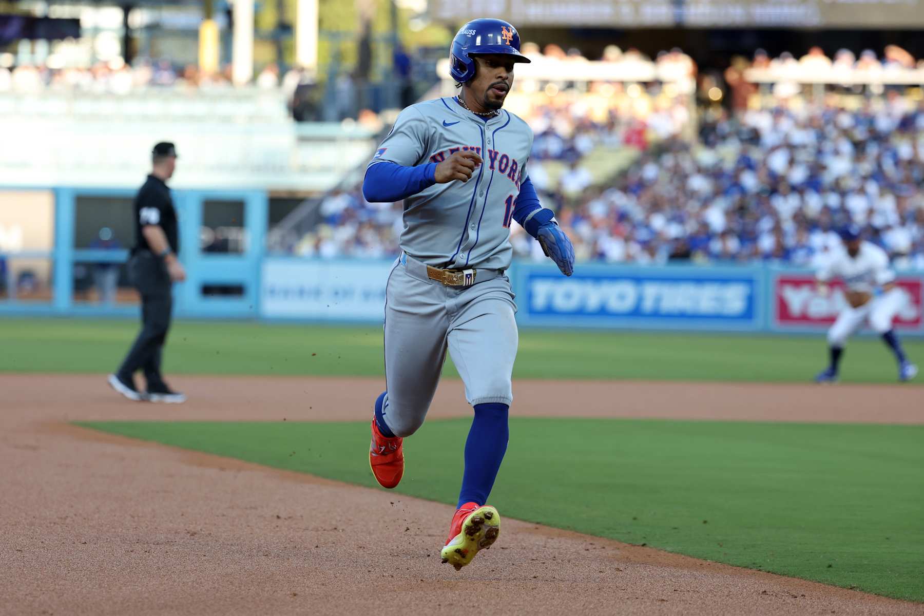 LOS ANGELES, CA - OCTOBER 20: Francisco Lindor #12 of the New York Mets runs during Game 6 of the NLCS presented by loanDepot between the New York Mets and the Los Angeles Dodgers at Dodger Stadium on Sunday, October 20, 2024 in Los Angeles, California. (Photo by Rob Leiter/MLB Photos via Getty Images)