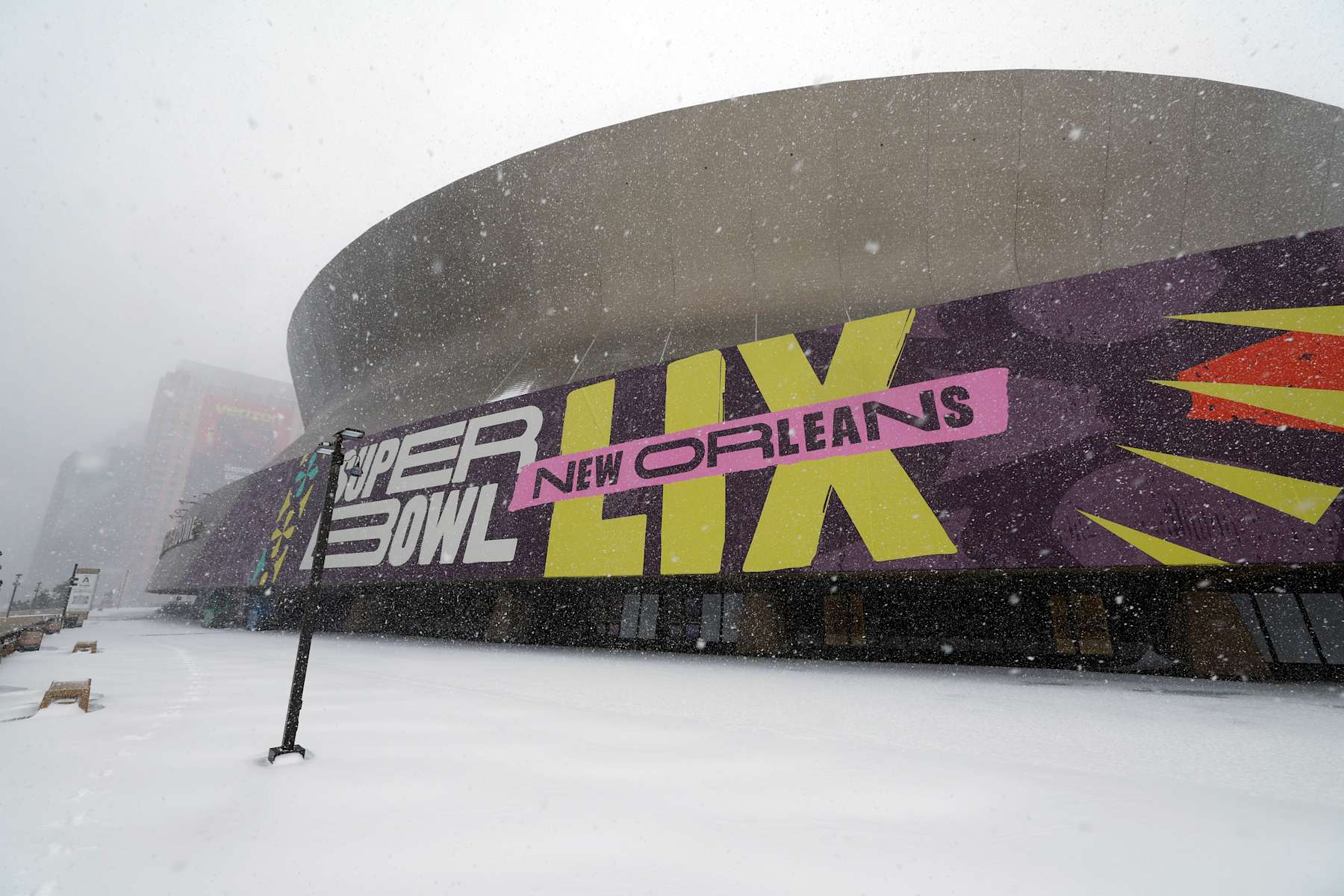 NEW ORLEANS, LOUISIANA - JANUARY 21: Snow falls on Super Bowl LIX signage on the outside of Caesars Superdome on January 21, 2025 in New Orleans, Louisiana. A winter storm brought rare snowfall to the Southern states including Florida, Texas and New Orleans, shutting down schools and businesses and drawing out locals, many of whom had never seen snow before. (Photo by Tyler Kaufman/Getty Images)