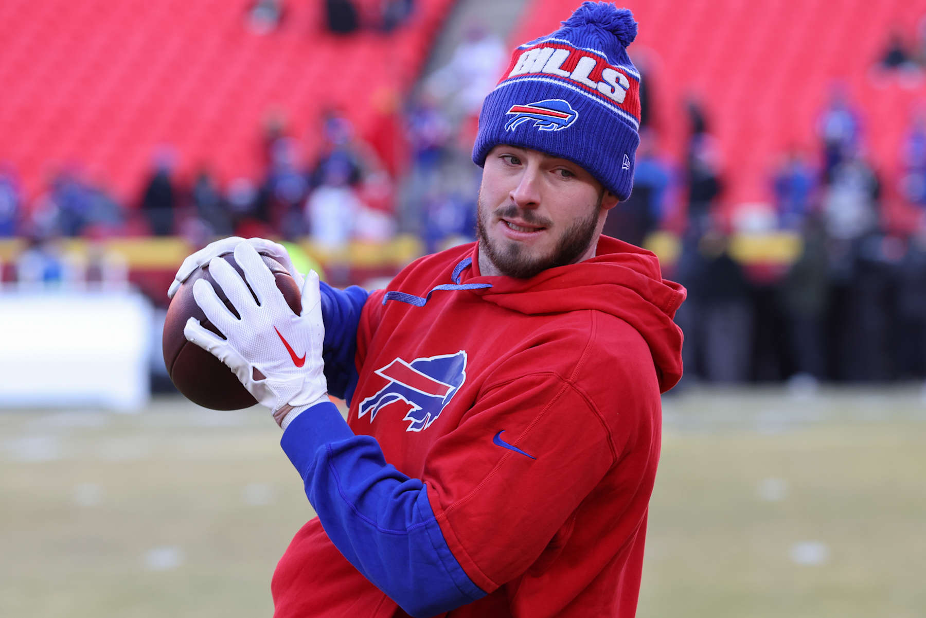 KANSAS CITY, MO - JANUARY 26: Buffalo Bills tight end Dalton Kincaid (86) catches a pass before the AFC Championship game between the Buffalo Bills and Kansas City Chiefs on January 26, 2025 at GEHA Field at Arrowhead Stadium in Kansas City, MO. (Photo by Scott Winters/Icon Sportswire via Getty Images)