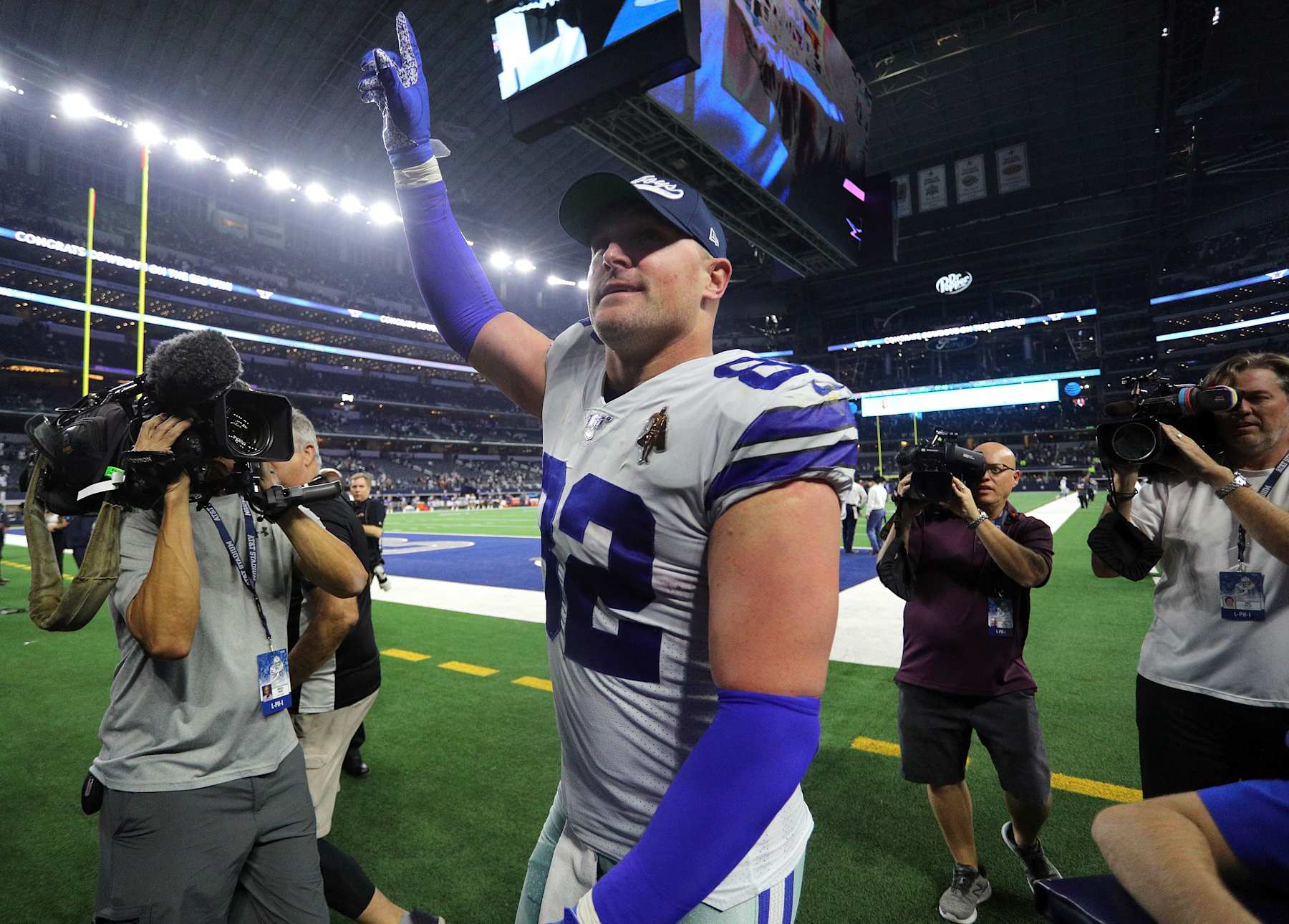 ARLINGTON, TEXAS - DECEMBER 29: Jason Witten #82 of the Dallas Cowboys waves to fans as he leaves the field after the win against the Washington Redskins at AT&T Stadium on December 29, 2019 in Arlington, Texas. (Photo by Richard Rodriguez/Getty Images)