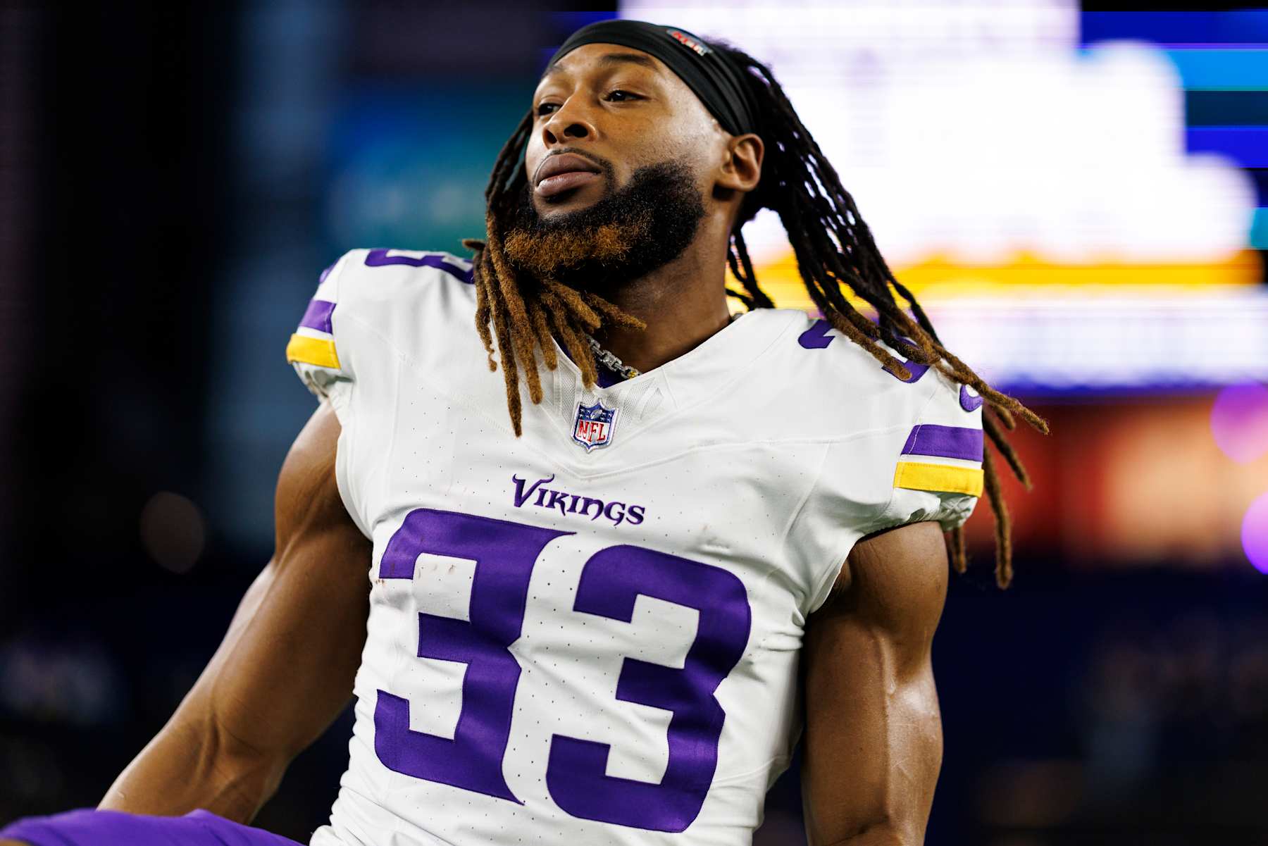GLENDALE, ARIZONA - JANUARY 13: Running back Aaron Jones #33 of the Minnesota Vikings stretches prior to an NFC Wild Card game against the Los Angeles Rams, at State Farm Stadium on January 13, 2025 in Glendale, Arizona. (Photo by Brooke Sutton/Getty Images)