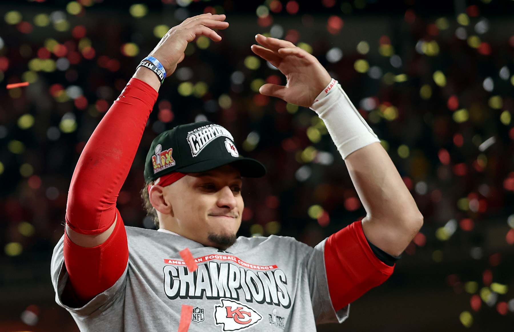 KANSAS CITY, MISSOURI - JANUARY 26: Patrick Mahomes #15 of the Kansas City Chiefs celebrates after the Chiefs defeated the Buffalo Bills 32-29 to win the AFC Championship Game at GEHA Field at Arrowhead Stadium on January 26, 2025 in Kansas City, Missouri. (Photo by Jamie Squire/Getty Images)