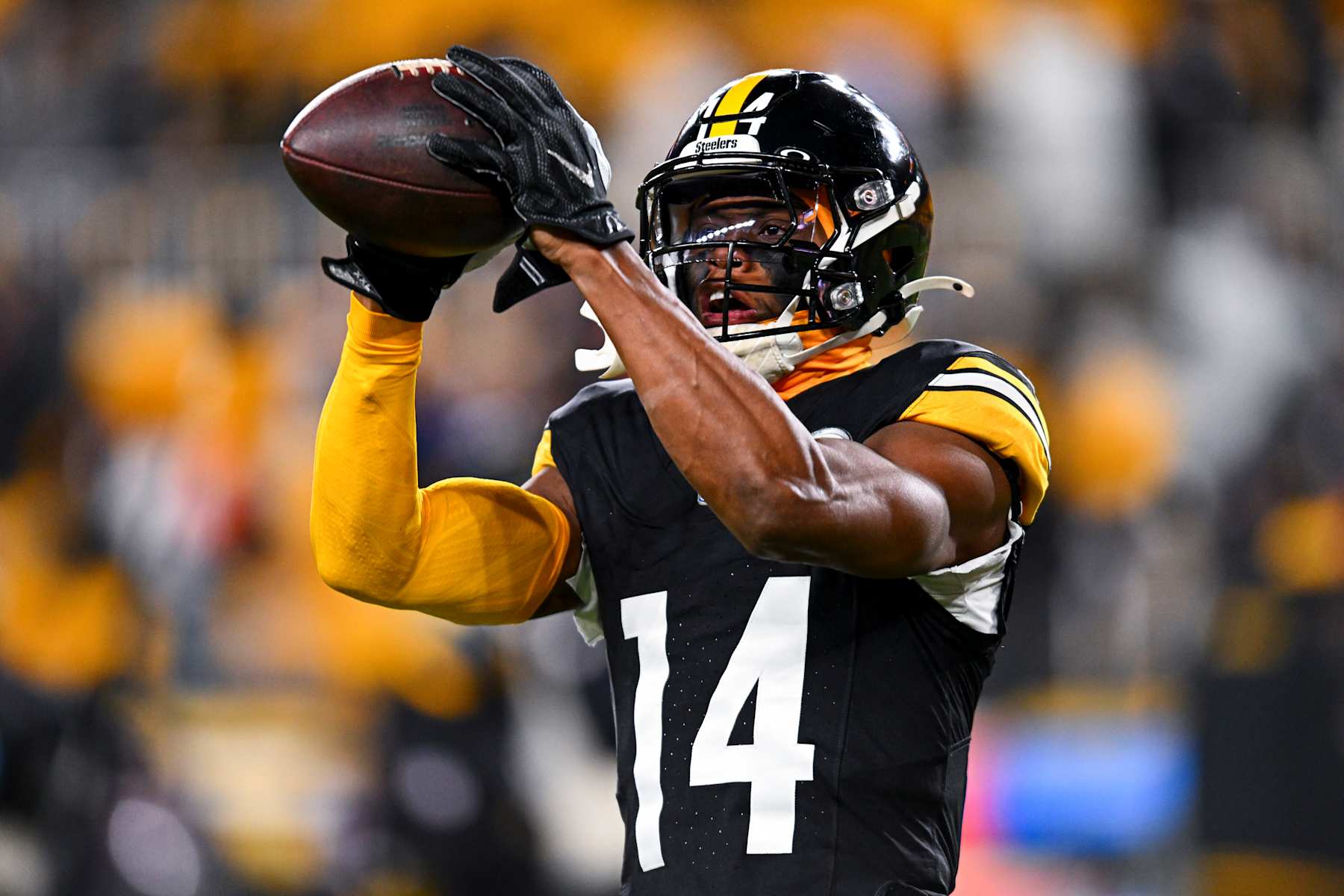 PITTSBURGH, PENNSYLVANIA - JANUARY 04: George Pickens #14 of the Pittsburgh Steelers warms up before a game against the Cincinnati Bengals at Acrisure Stadium on January 04, 2025 in Pittsburgh, Pennsylvania. (Photo by Joe Sargent/Getty Images)