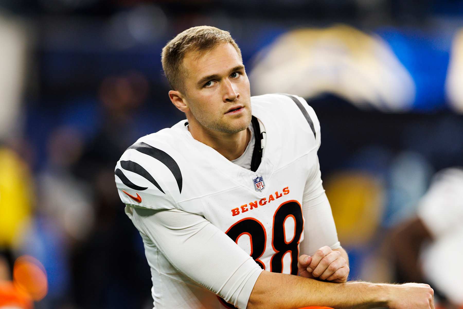 INGLEWOOD, CALIFORNIA - NOVEMBER 17: Mike Gesicki #88 of the Cincinnati Bengals before a game against the Los Angeles Chargers at SoFi Stadium on November 17, 2024 in Inglewood, California. (Photo by Ric Tapia/Getty Images)