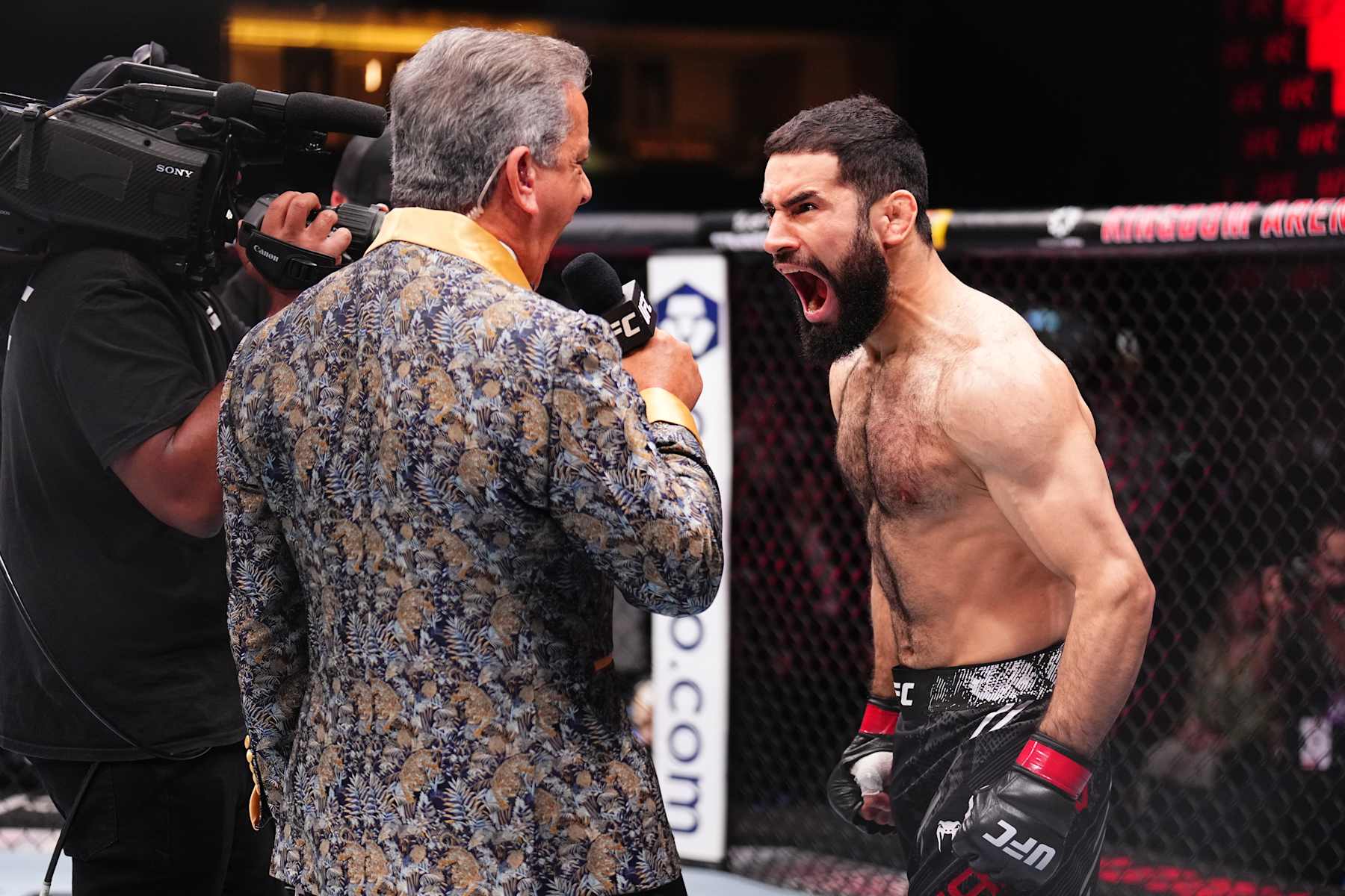 Bruce Buffer introduces Muhammad Naimov