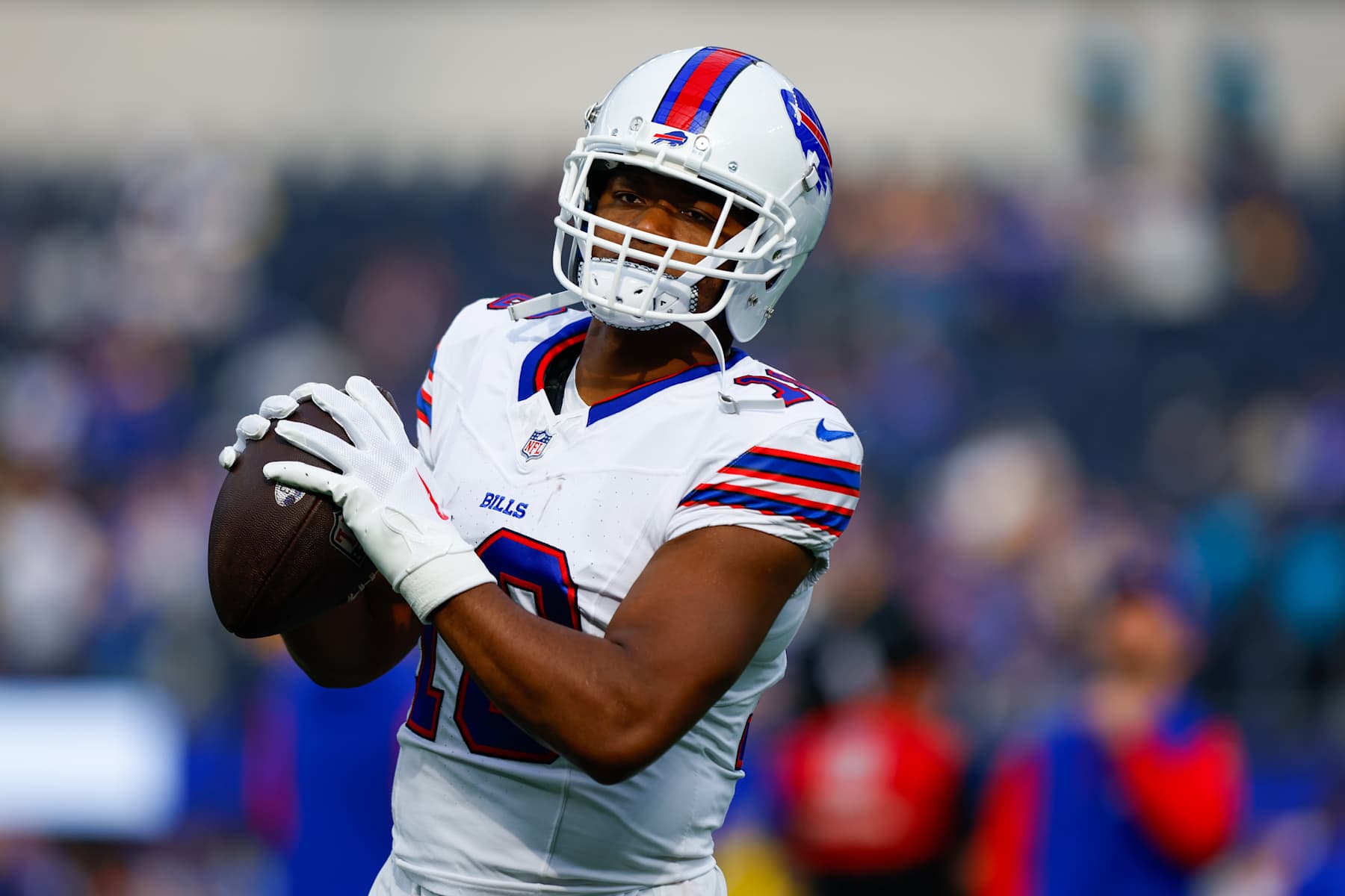 INGLEWOOD, CA - DECEMBER 08: Buffalo Bills wide receiver Amari Cooper (18) warms up before an NFL football game between the Buffalo Bills and Los Angeles Rams at SoFi Stadium, December 8, 2024, in Inglewood, California. (Photo by Jordon Kelly/Icon Sportswire via Getty Images)