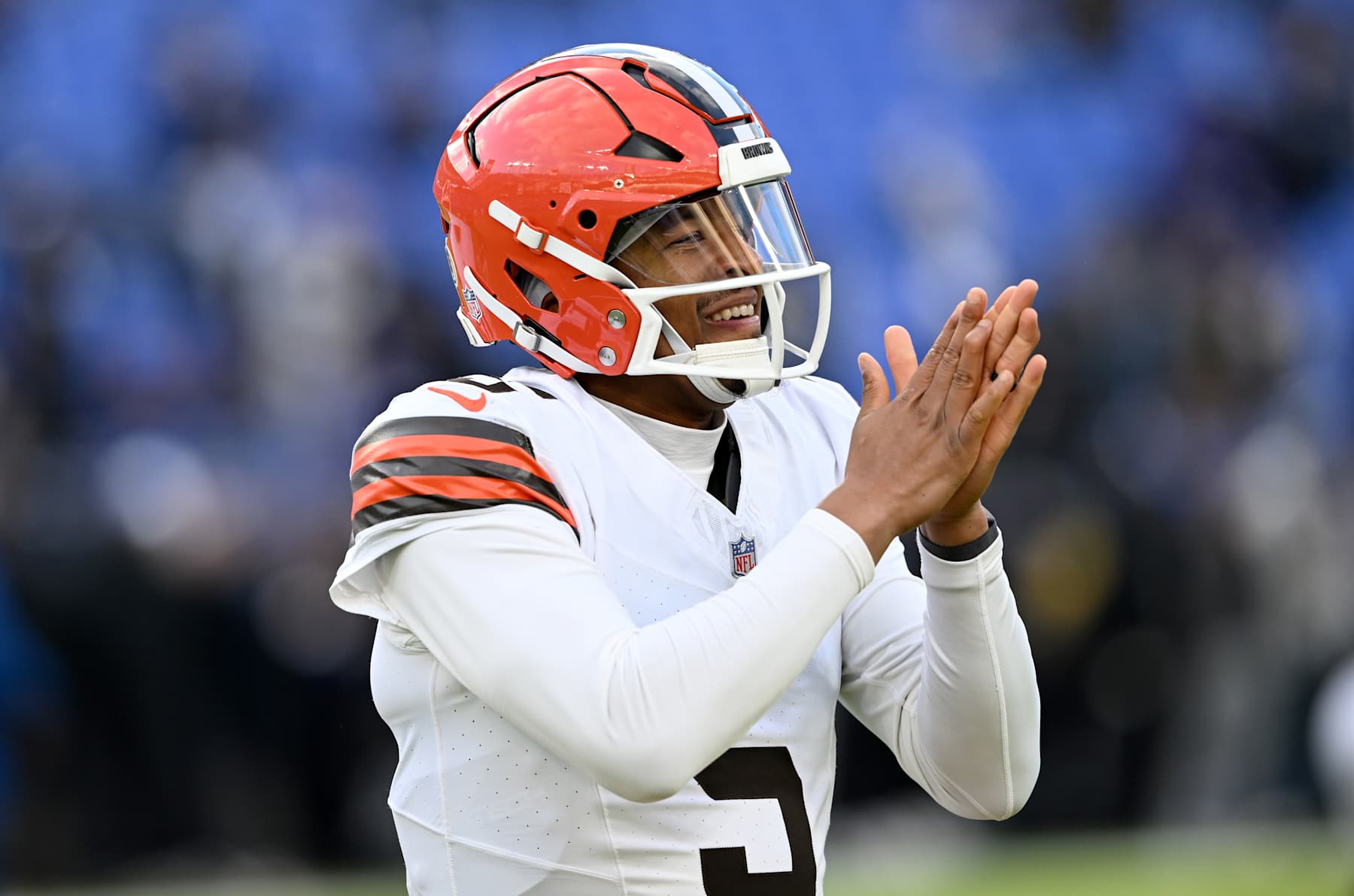 BALTIMORE, MARYLAND - JANUARY 04: Jameis Winston #5 of the Cleveland Browns warms up before the game against the Baltimore Ravens at M&T Bank Stadium on January 04, 2025 in Baltimore, Maryland. (Photo by G Fiume/Getty Images)