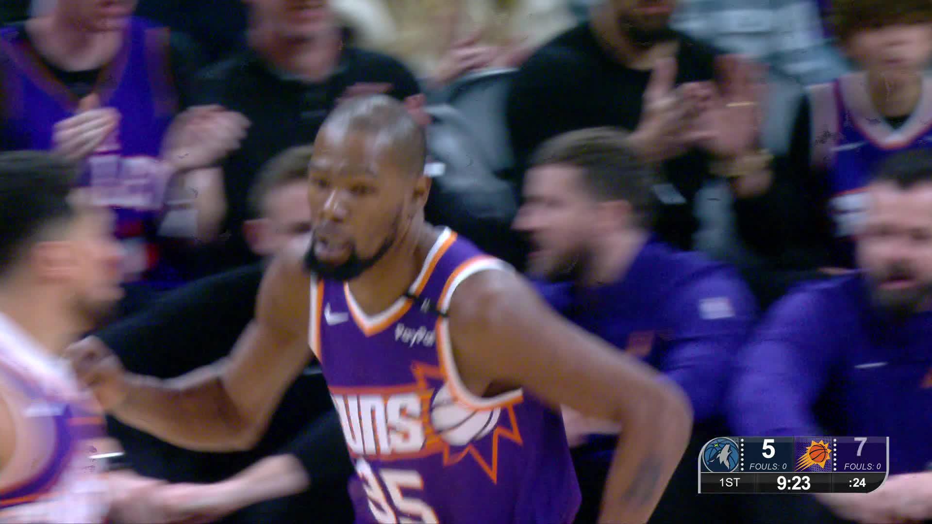 Kevin Durant Scores 33