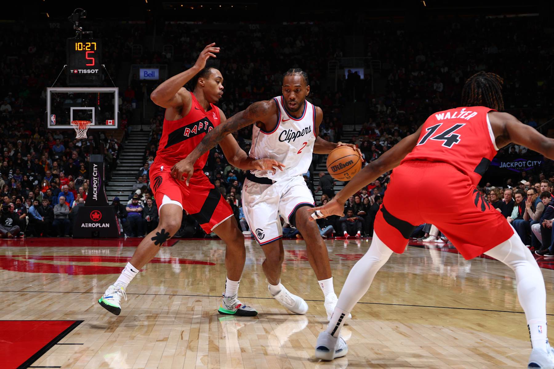 TORONTO, CANADA - FEBRUARY 2: Kawhi Leonard #2 of the LA Clippers dribbles the ball during the game against the Toronto Raptors on February 2, 2025 at the Scotiabank Arena in Toronto, Ontario, Canada. NOTE TO USER: User expressly acknowledges and agrees that, by downloading and or using this Photograph, user is consenting to the terms and conditions of the Getty Images License Agreement. Mandatory Copyright Notice: Copyright 2025 NBAE (Photo by Vaughn Ridley/NBAE via Getty Images)
