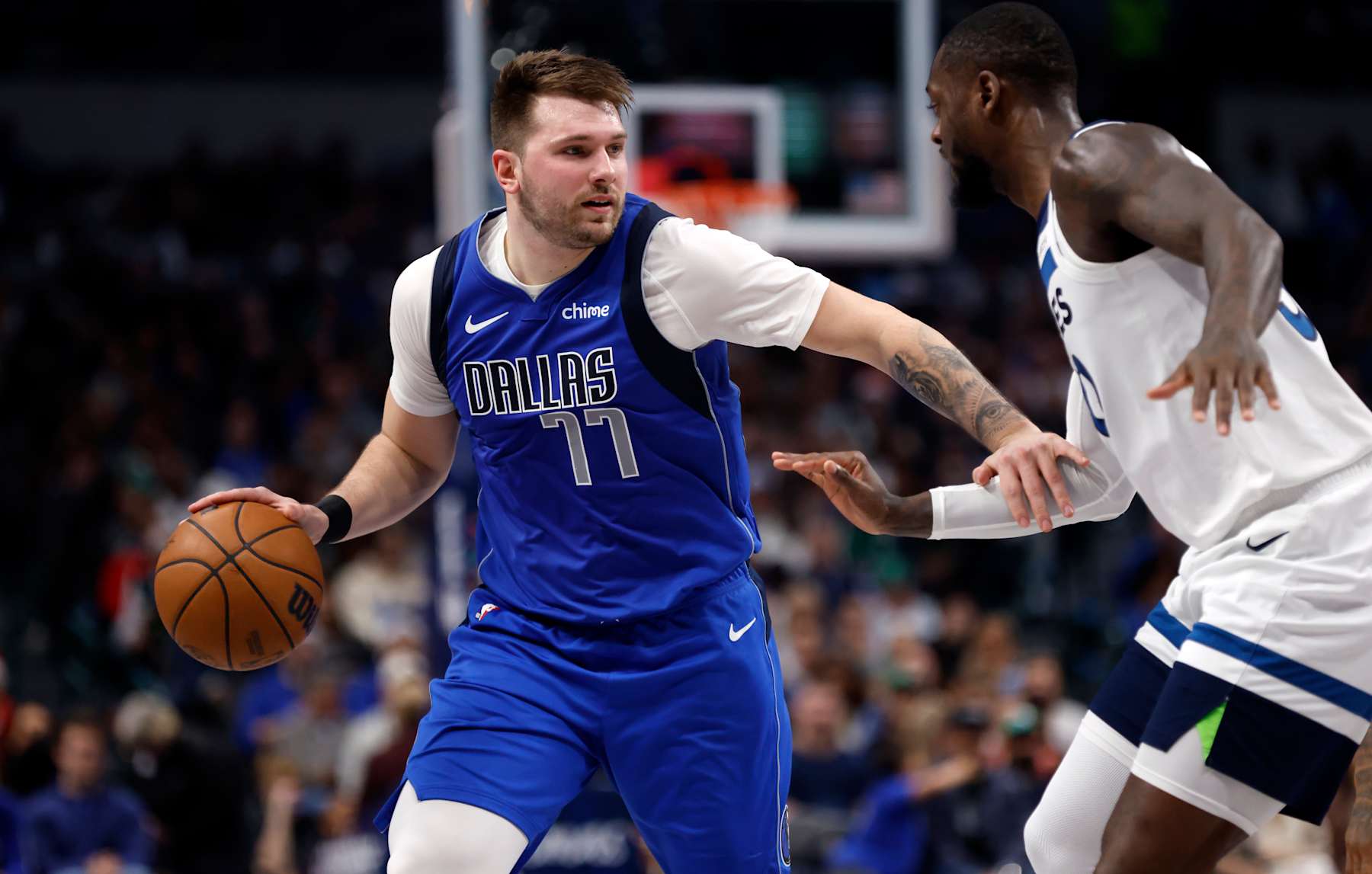 DALLAS, TX -DECEMBER 25 : Luka Doncic #77 of the Dallas Mavericks handles the ball against the Minnesota Timberwolves in the first half at American Airlines Center on December 25, 2024 in Dallas, Texas. NOTE TO USER: User expressly acknowledges and agrees that, by downloading and or using this photograph, User is consenting to the terms and conditions of the Getty Images License Agreement. (Photo by Ron Jenkins/Getty Images)