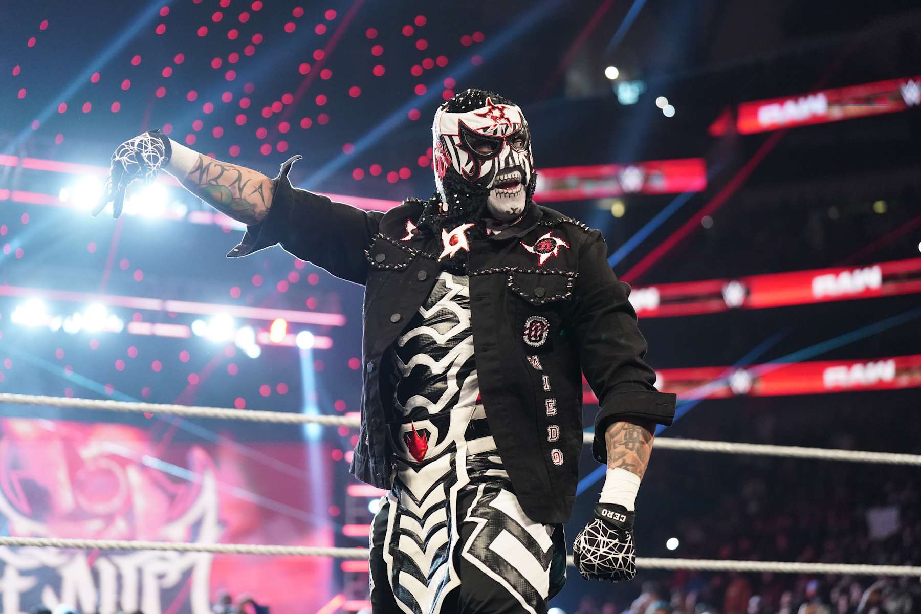 DALLAS, TEXAS - JANUARY 20: Penta makes an entrance during WWE RAW at American Airlines Center on January 20, 2025 in Dallas, Texas. (Photo by WWE/Getty Images)