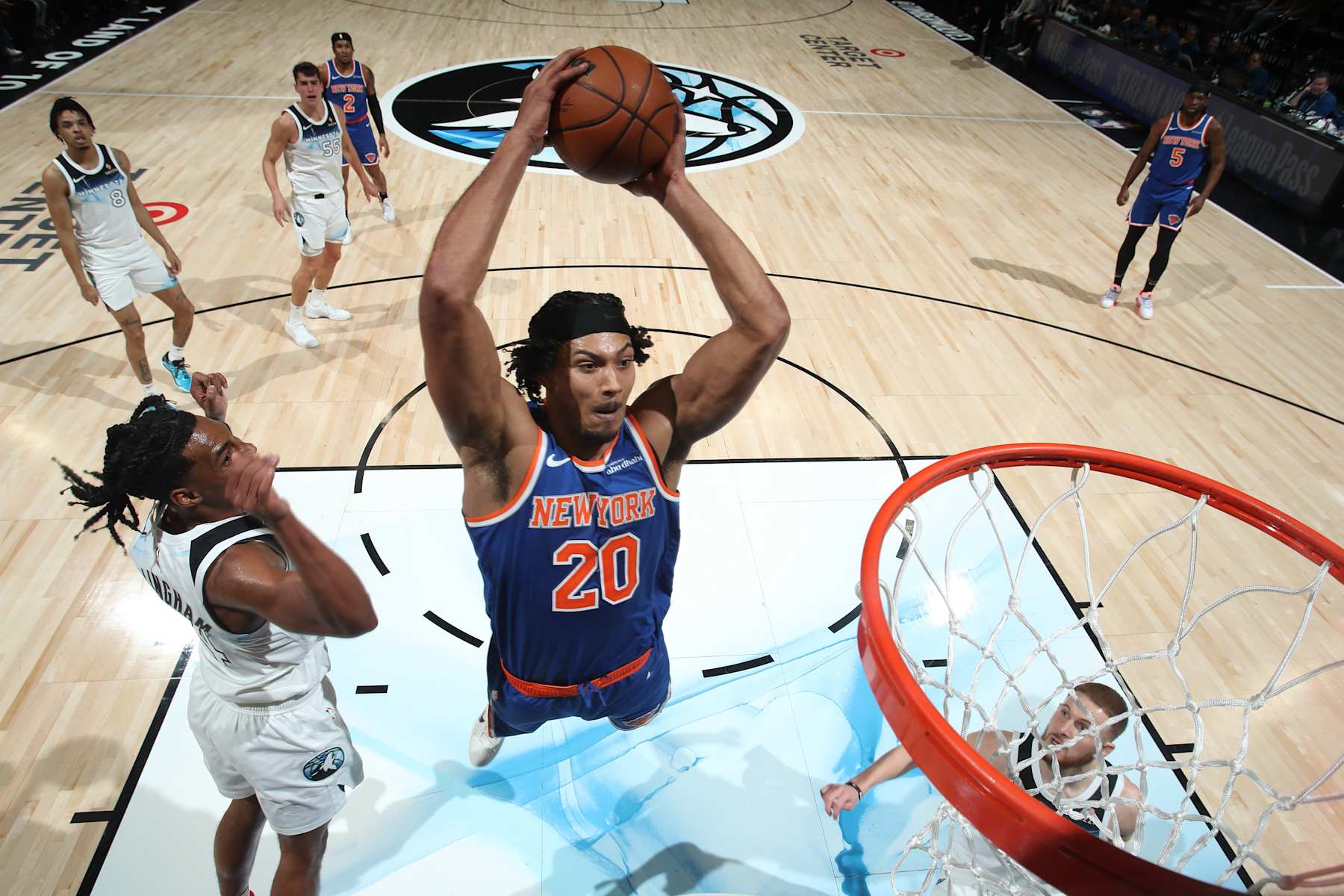 MINNEAPOLIS, MN -  DECEMBER 19:  Jericho Sims #20 of the New York Knicks dunks the ball during the game against the Minnesota Timberwolves on December 19, 2024 at Target Center in Minneapolis, Minnesota. NOTE TO USER: User expressly acknowledges and agrees that, by downloading and or using this Photograph, user is consenting to the terms and conditions of the Getty Images License Agreement. Mandatory Copyright Notice: Copyright 2024 NBAE (Photo by Jordan Johnson/NBAE via Getty Images)