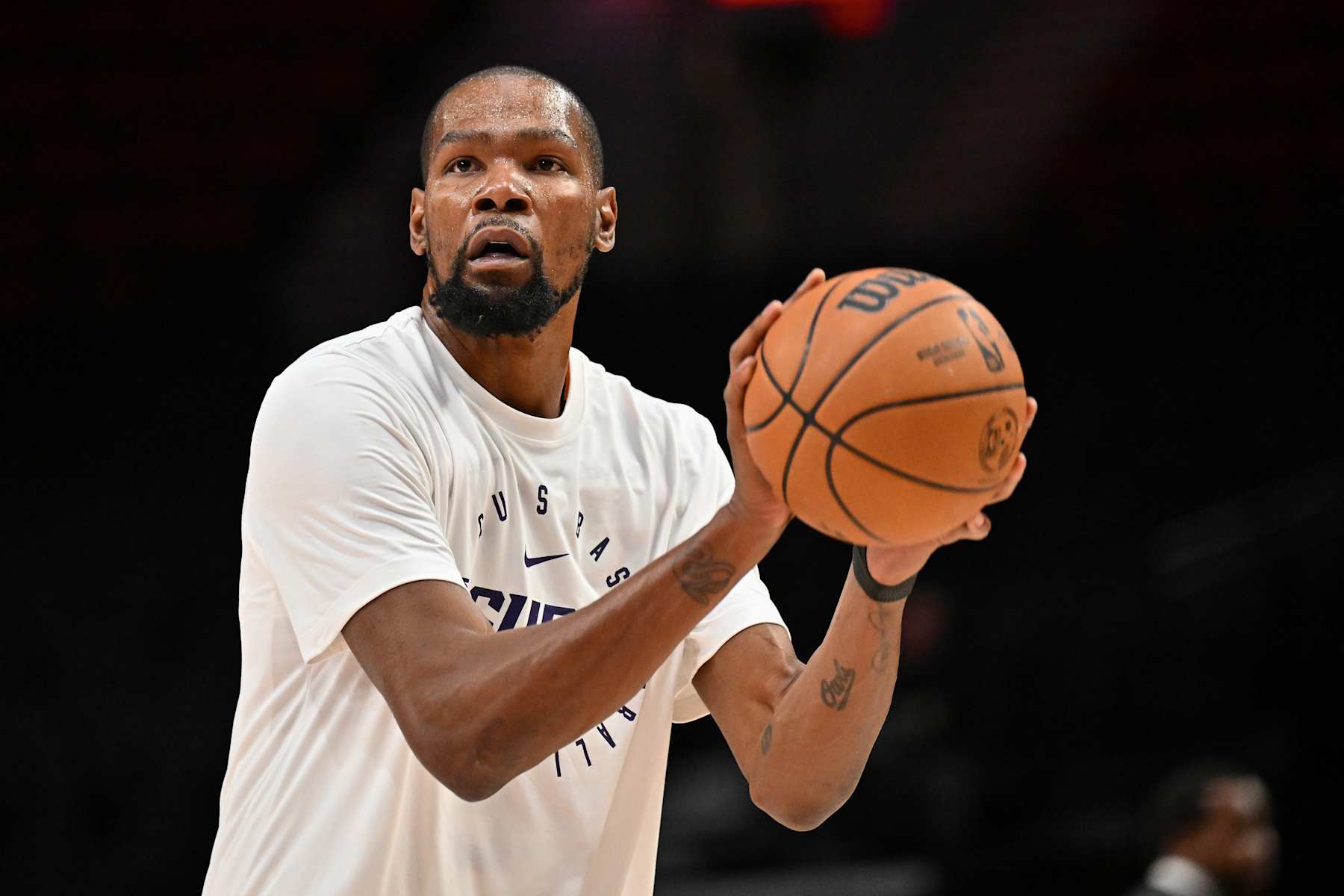PORTLAND, OREGON - FEBRUARY 01: Kevin Durant #35 of the Phoenix Suns warms up before the game against the Portland Trail Blazers at Moda Center on February 01, 2025 in Portland, Oregon. NOTE TO USER: User expressly acknowledges and agrees that, by downloading and or using this photograph, User is consenting to the terms and conditions of the Getty Images License Agreement. (Photo by Alika Jenner/Getty Images)