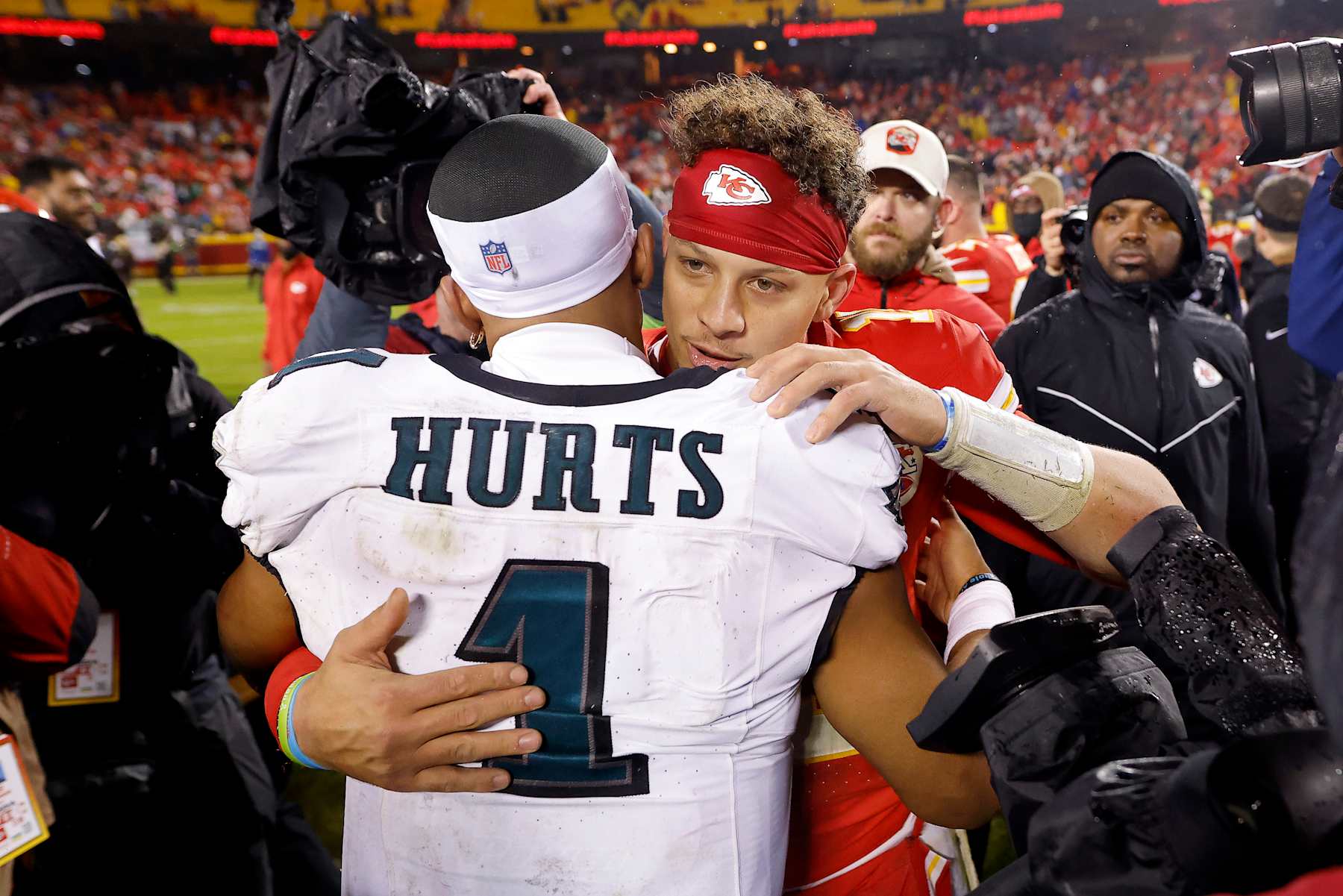 KANSAS CITY, MISSOURI - NOVEMBER 20: Jalen Hurts #1 of the Philadelphia Eagles talks with Patrick Mahomes #15 of the Kansas City Chiefs after their game at GEHA Field at Arrowhead Stadium on November 20, 2023 in Kansas City, Missouri. (Photo by David Eulitt/Getty Images)