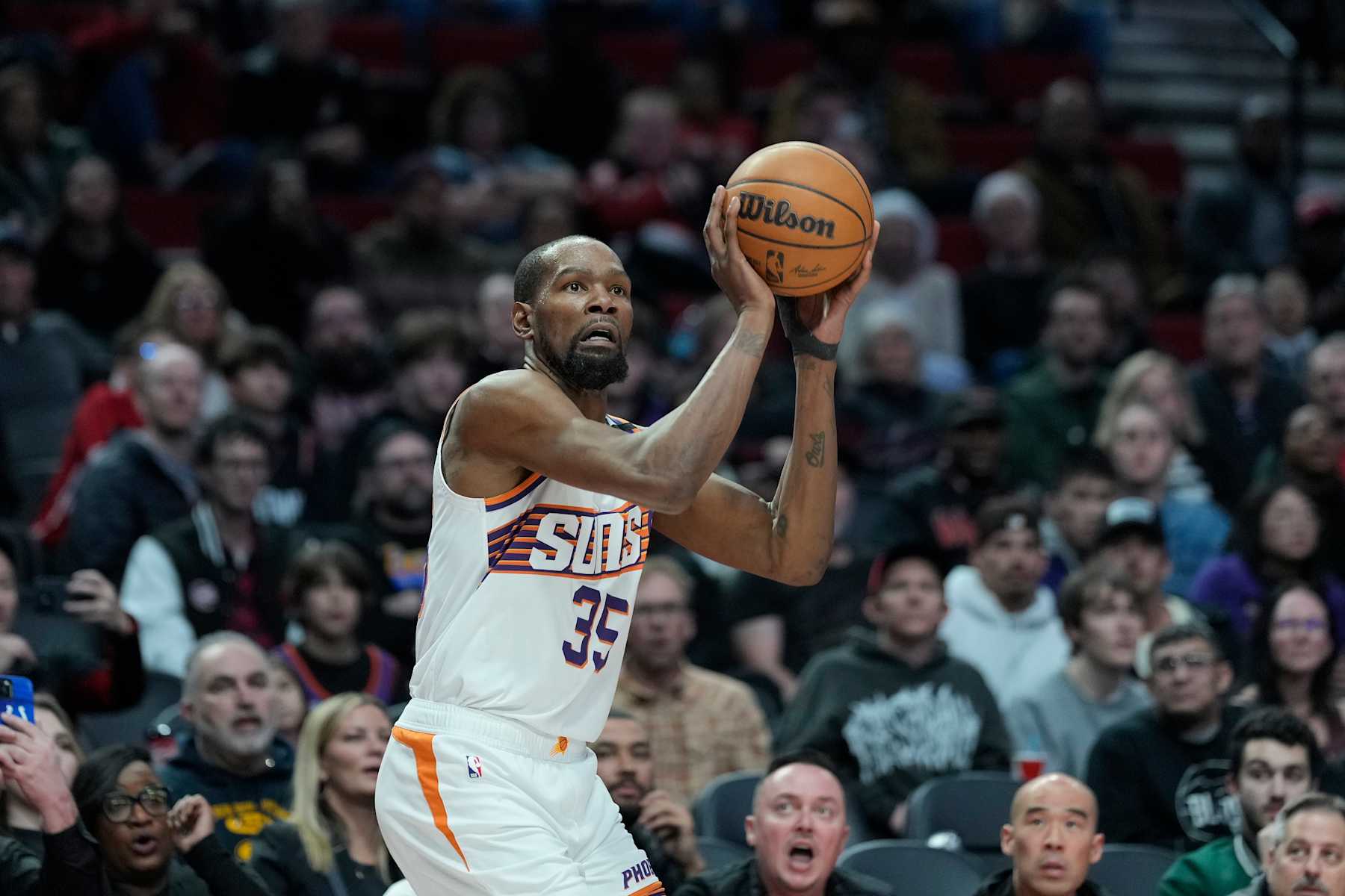 PORTLAND, OREGON - FEBRUARY 03: Kevin Durant #35 of the Phoenix Suns shoots a three point basket during overtime against the Portland Trail Blazers at Moda Center on February 03, 2025 in Portland, Oregon. NOTE TO USER: User expressly acknowledges and agrees that, by downloading and or using this photograph, User is consenting to the terms and conditions of the Getty Images License Agreement. (Photo by Soobum Im/Getty Images)
