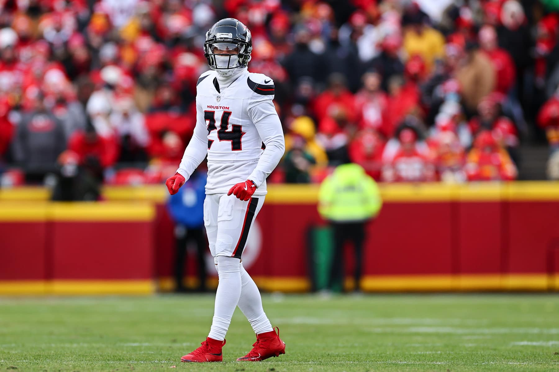 KANSAS CITY, MISSOURI - JANUARY 18: Derek Stingley Jr. #24 of the Houston Texans lines up in the secondary during the first half of the AFC Divisional playoff game against the Kansas City Chiefs at GEHA Field at Arrowhead Stadium on January 18, 2025 in Kansas City, Missouri. (Photo by Aaron M. Sprecher/Getty Images)