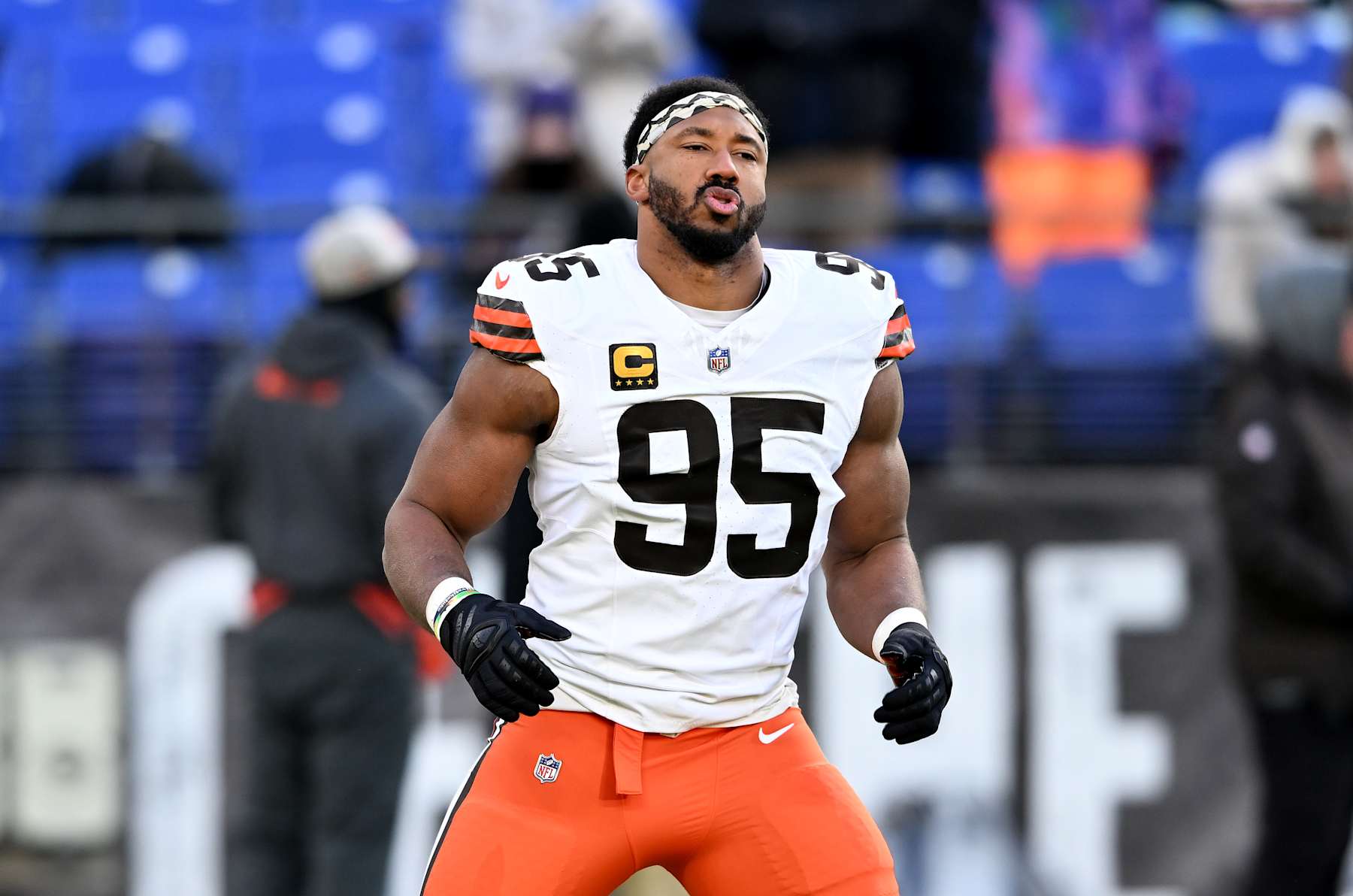 BALTIMORE, MARYLAND - JANUARY 04: Myles Garrett #95 of the Cleveland Browns warms up before the game against the Baltimore Ravens at M&T Bank Stadium on January 04, 2025 in Baltimore, Maryland. (Photo by G Fiume/Getty Images)