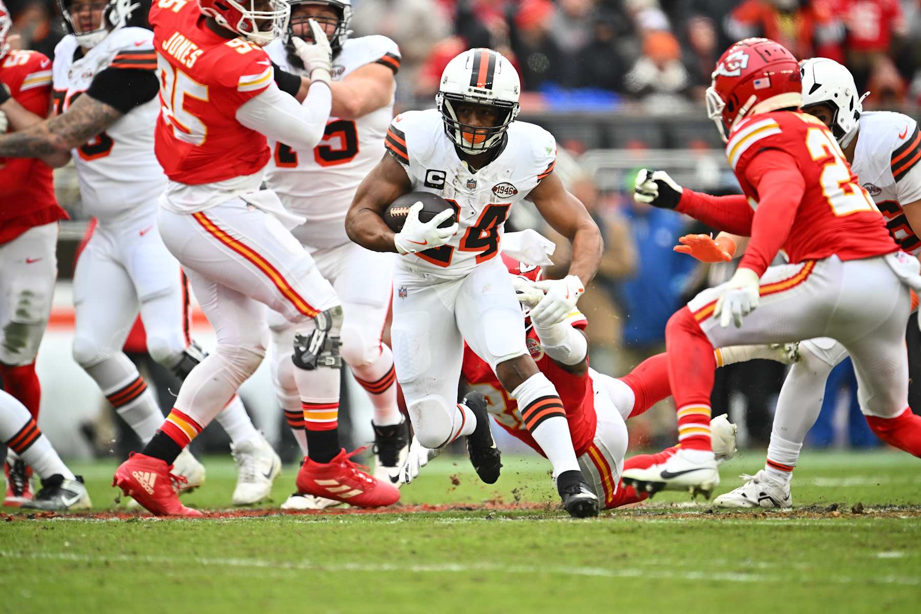 CLEVELAND, OHIO - DECEMBER 15: Running back Nick Chubb #24 of the Cleveland Browns runs the ball during the second quarter against the Kansas City Chiefs at Huntington Bank Field on December 15, 2024 in Cleveland, Ohio. The Chiefs defeated the Browns 21-7. (Photo by Jason Miller/Getty Images)