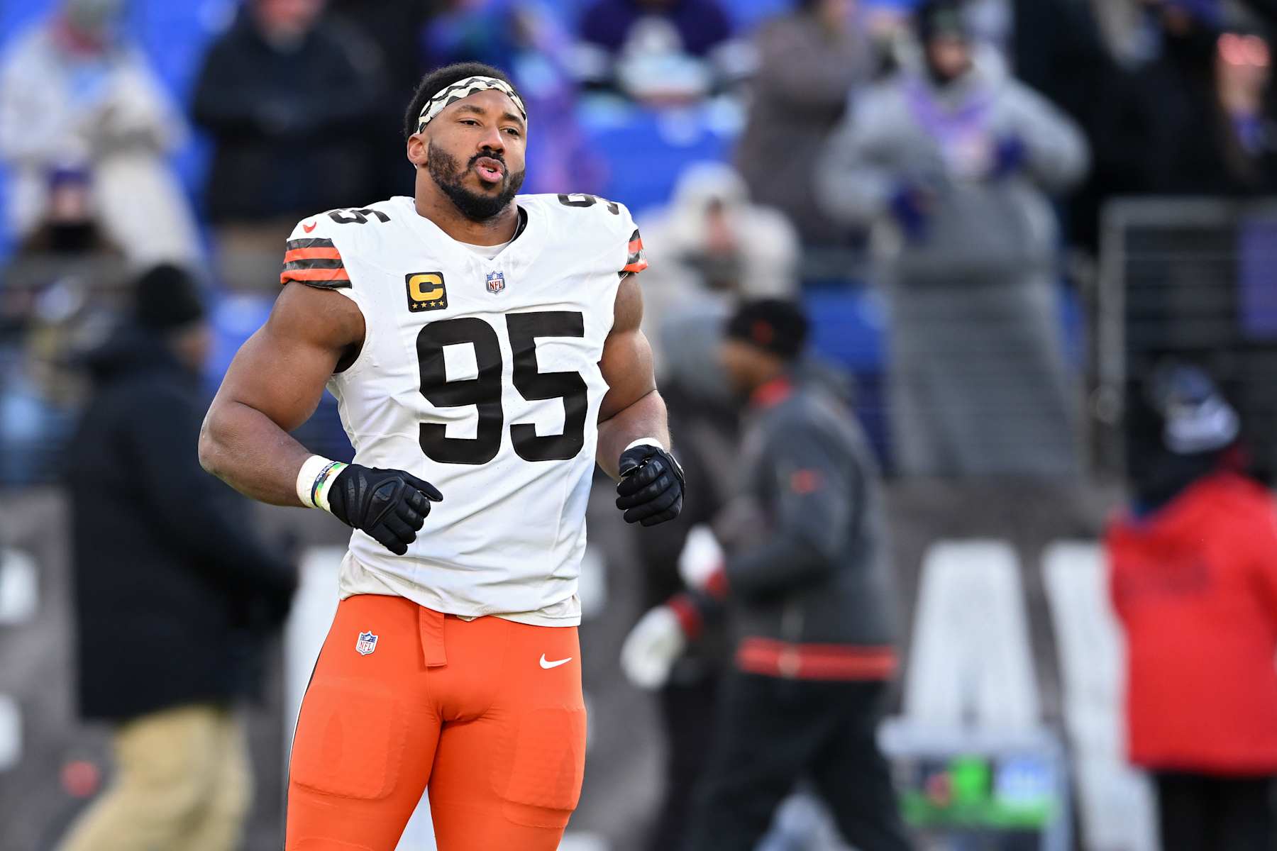 BALTIMORE, MARYLAND - JANUARY 04: Myles Garrett #95 of the Cleveland Browns warms up before the game against the Baltimore Ravens at M&T Bank Stadium on January 04, 2025 in Baltimore, Maryland. (Photo by Greg Fiume/Getty Images)