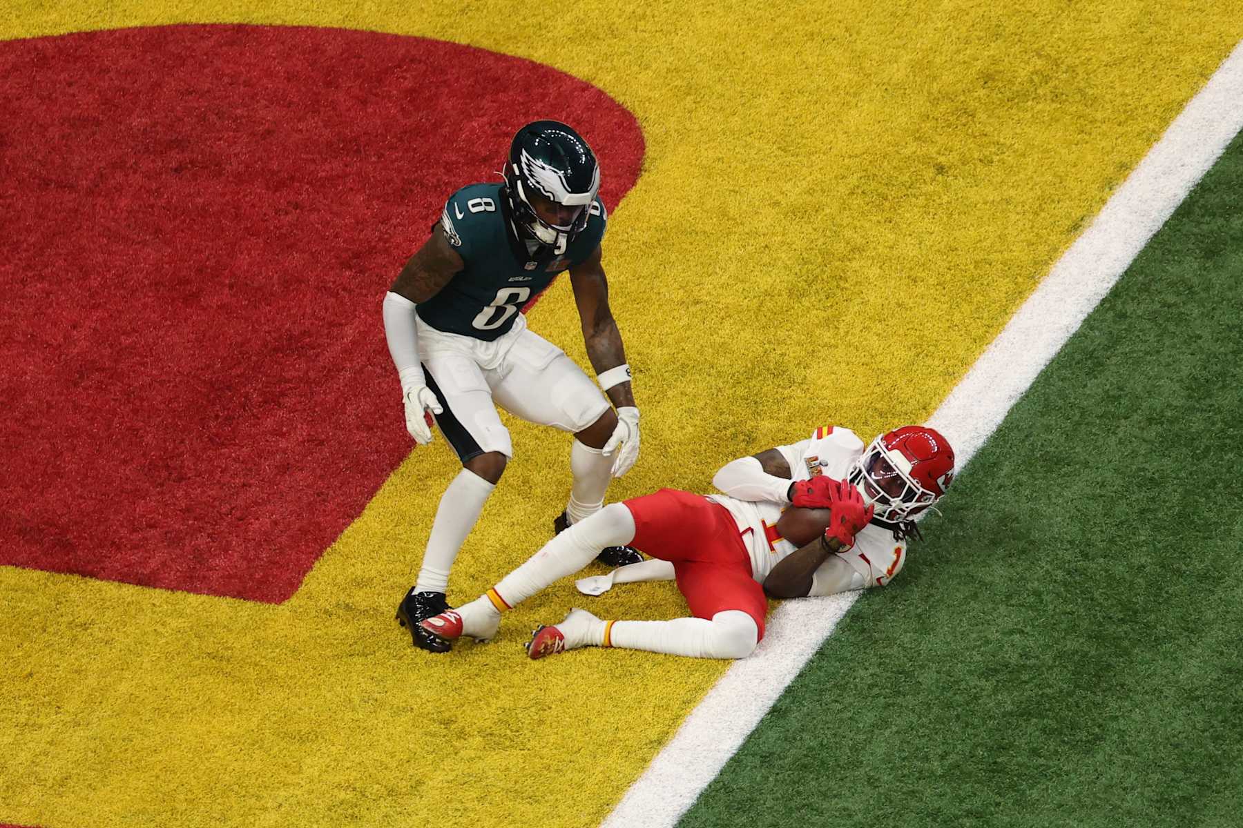 NEW ORLEANS, LA - FEBRUARY 09: WR Xavier Worthy #1 of the Kansas City Chiefs catches a pass in the end zone for a touchdown against S C.J. Gardner-Johnson #8 of the Philadelphia Eagles during Super Bowl LIX between the Philadelphia Eagles and the Kansas City Chiefs on February 09, 2025, at the Caesars Superdome in New Orleans, LA. (Photo by David Buono/Icon Sportswire via Getty Images)