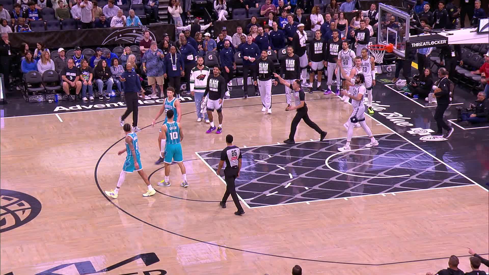 Commentator Reacts to Hornets Ejection