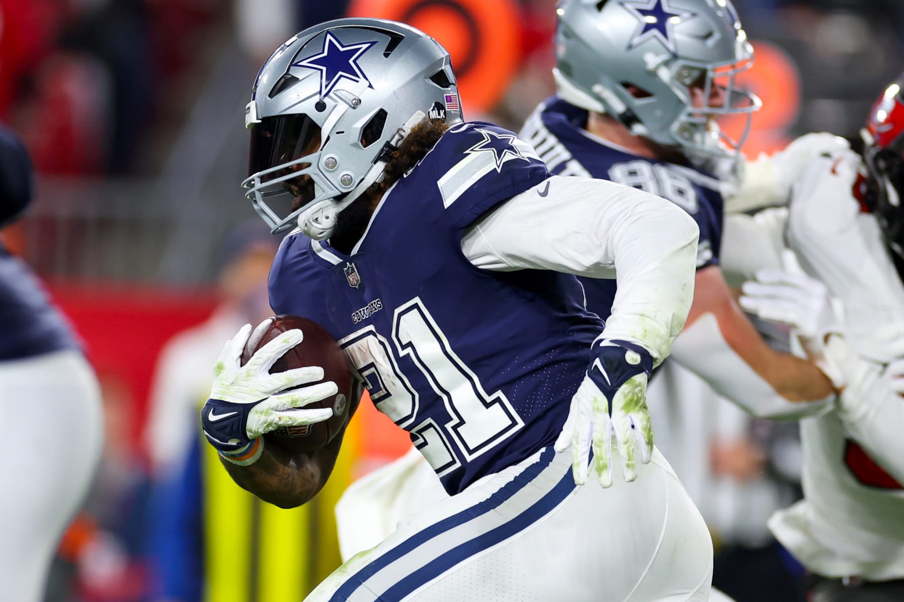 Ezekiel Elliott makes a bizarre free-agency request with very little  leverage