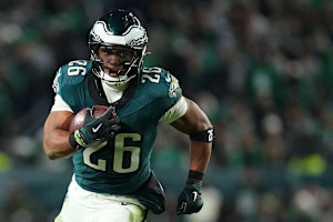 2025 NFL Free Agents Who Could Follow Saquon Barkley's Resurgence with New Teams