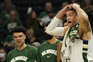 Bucks' Brook Lopez Underwent Surgery on Back Injury; Out Indefinitely 