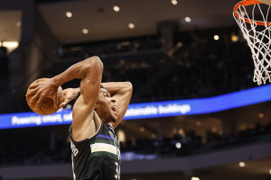 Bucks' Giannis Records Fastest 30-Point, 20-Rebound, 5-Assist Game in NBA History